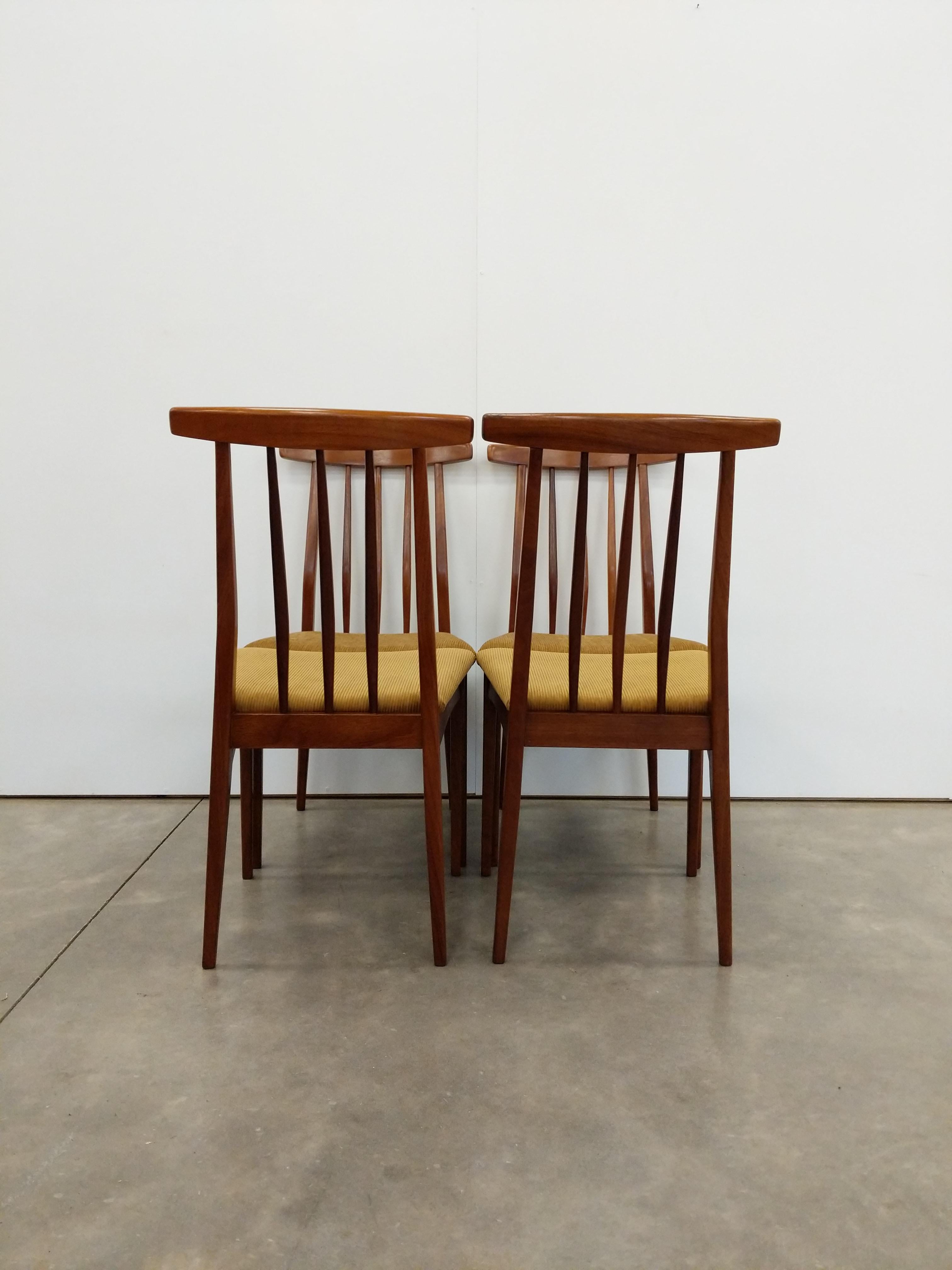 Set of 4 Vintage Mid Century Modern Dining Chairs by Younger (Moderne der Mitte des Jahrhunderts) im Angebot