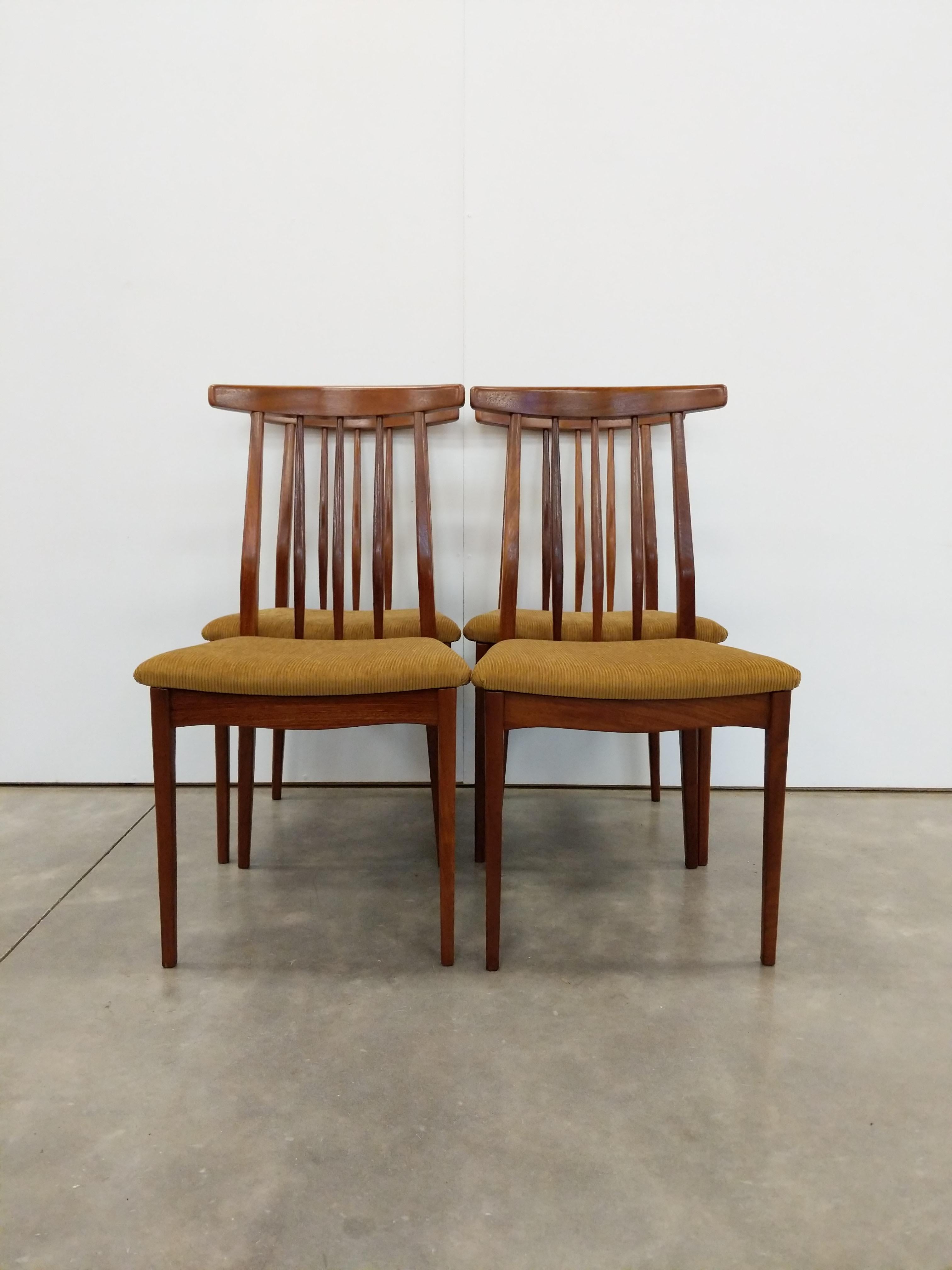 Set of 4 Vintage Mid Century Modern Dining Chairs by Younger im Zustand „Gut“ im Angebot in Gardiner, NY