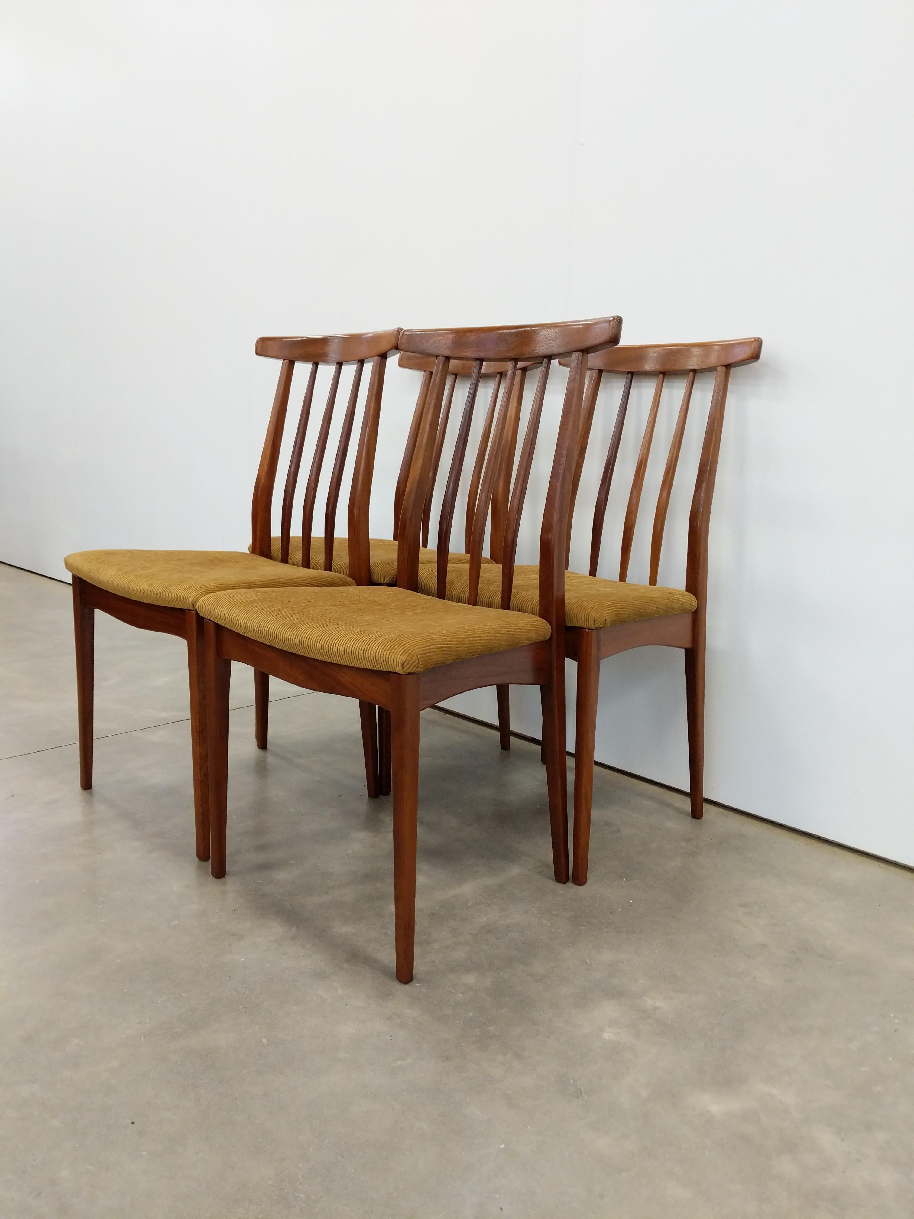 Set of 4 Vintage Mid Century Modern Dining Chairs by Younger (20. Jahrhundert) im Angebot
