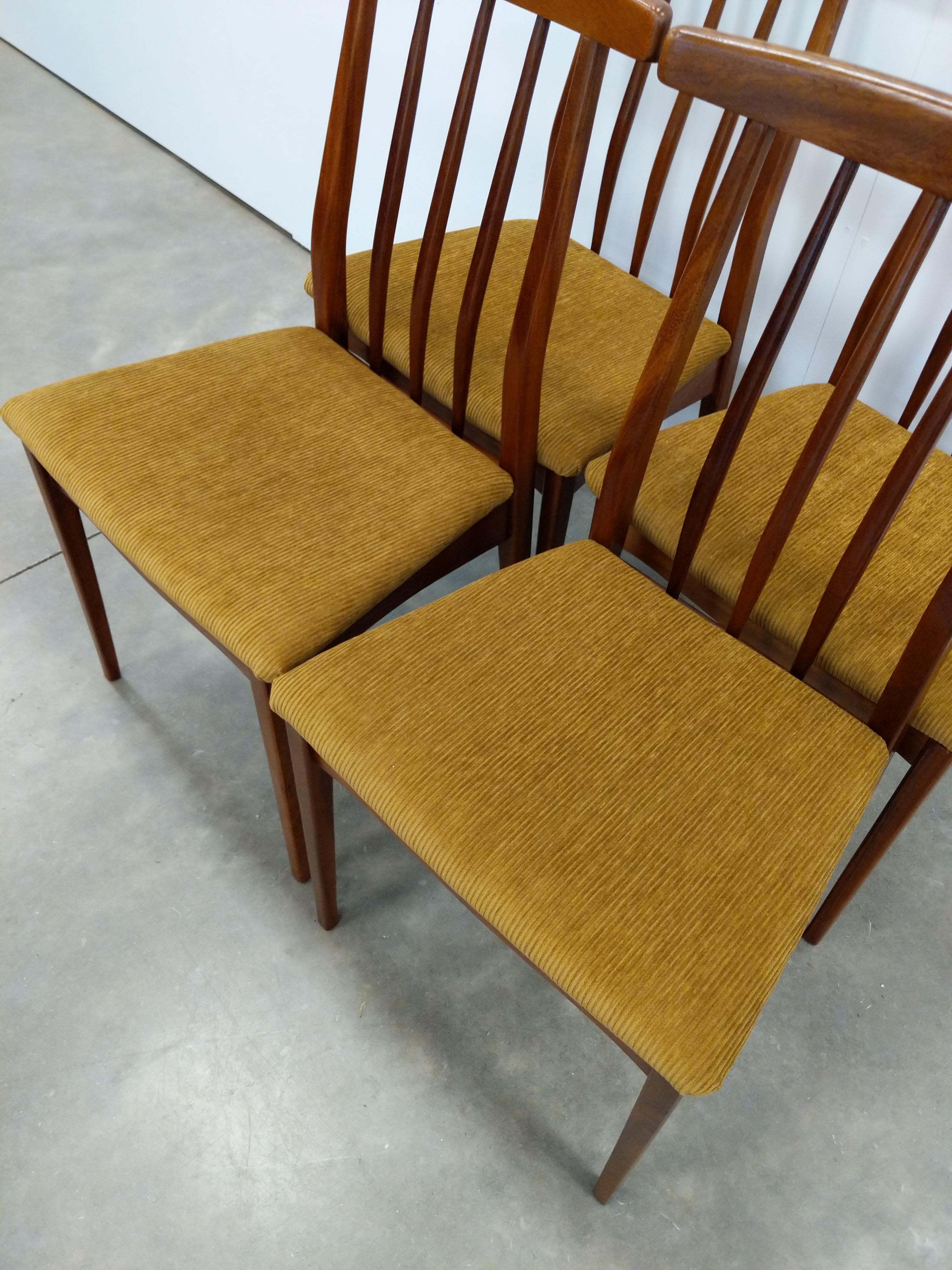 Set of 4 Vintage Mid Century Modern Dining Chairs by Younger (Holz) im Angebot