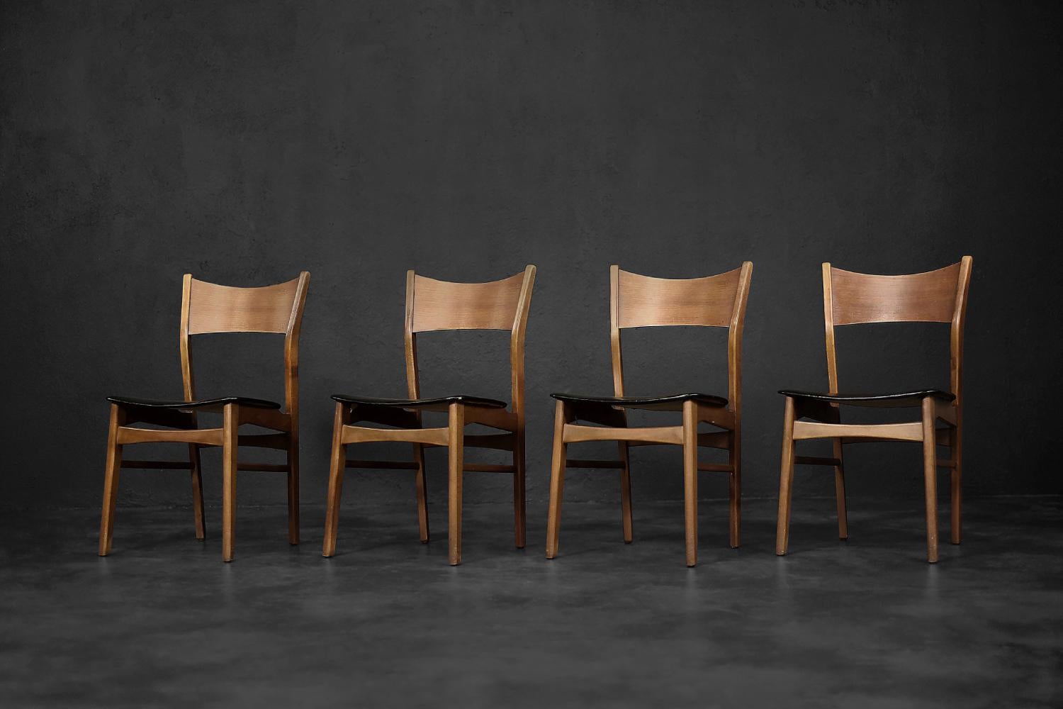 Danois Ensemble de 4 chaises de salle à manger scandinaves modernes du milieu du siècle dernier en hêtre et teck en vente