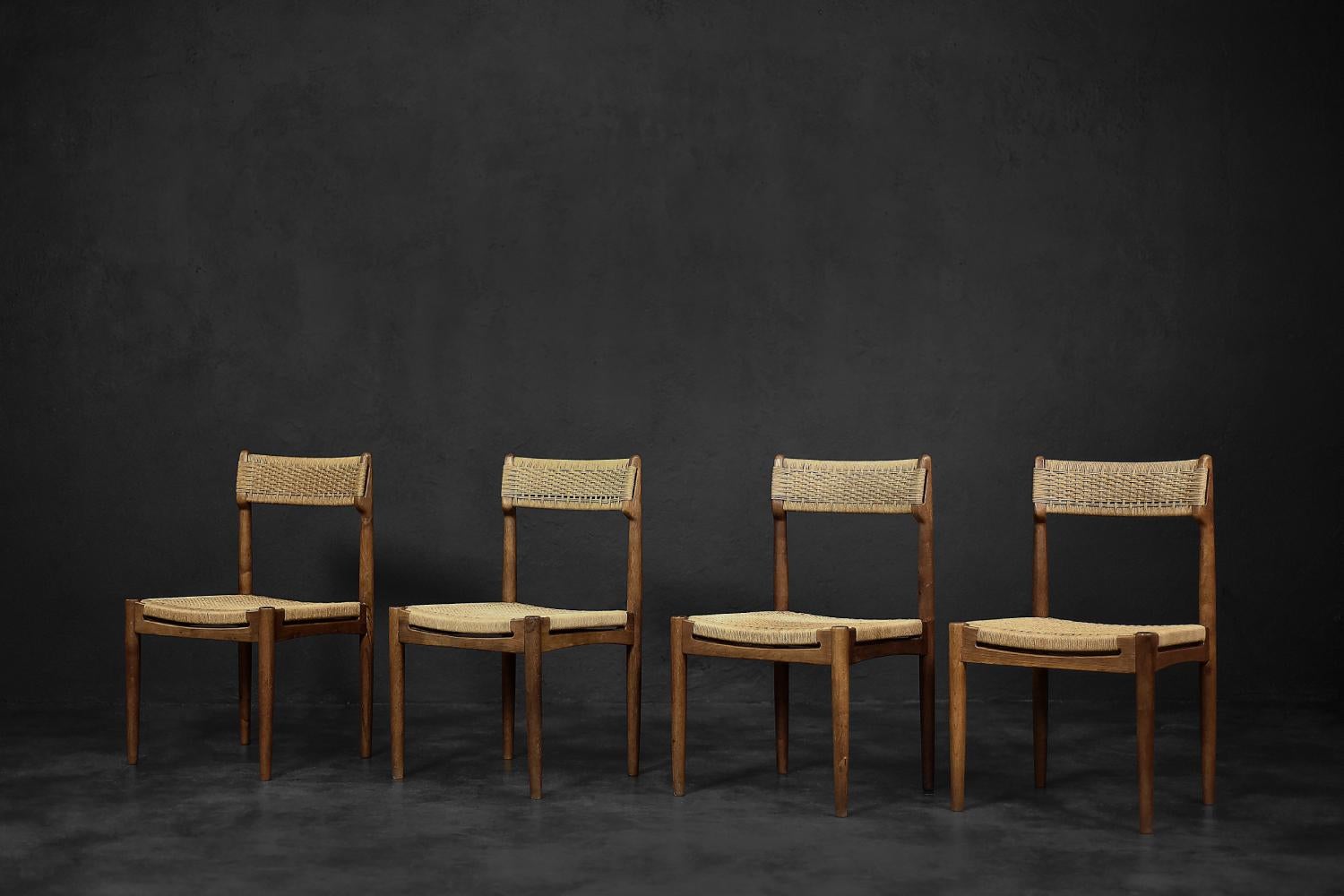 Danois Jeu de 4 chaises de salle à manger scandinave moderne du milieu du siècle dernier en chêne et corde à papier en vente