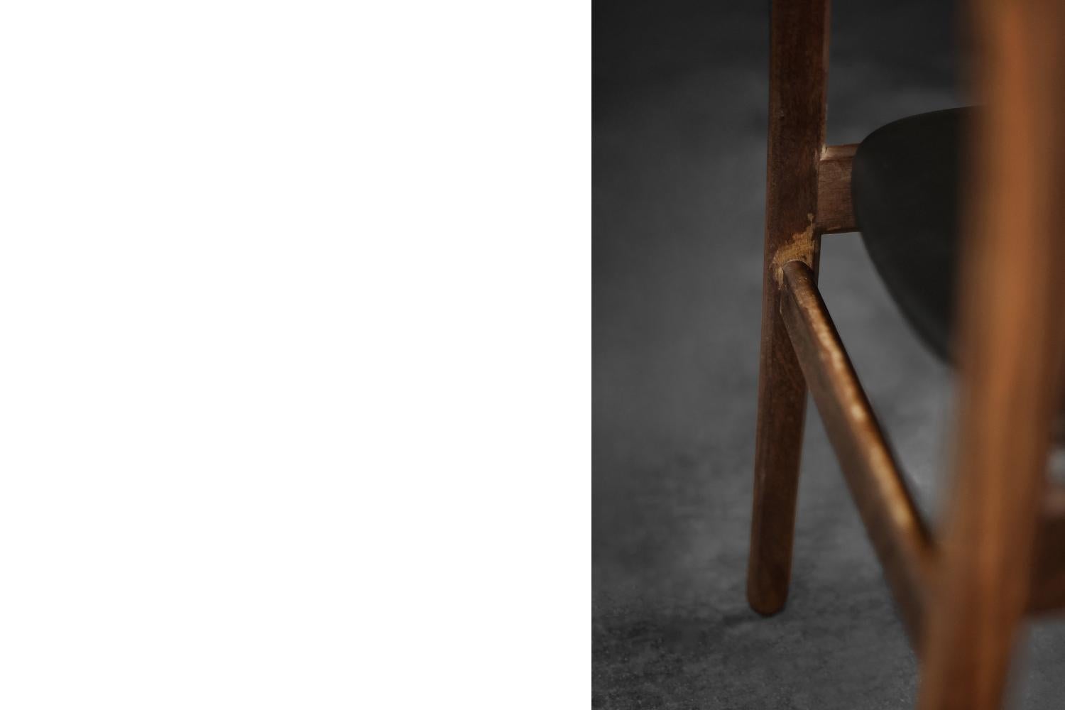 Set of 4 Vintage Mid-Century Modern Scandinavian Teak & Vinyl Dining Chairs For Sale 11
