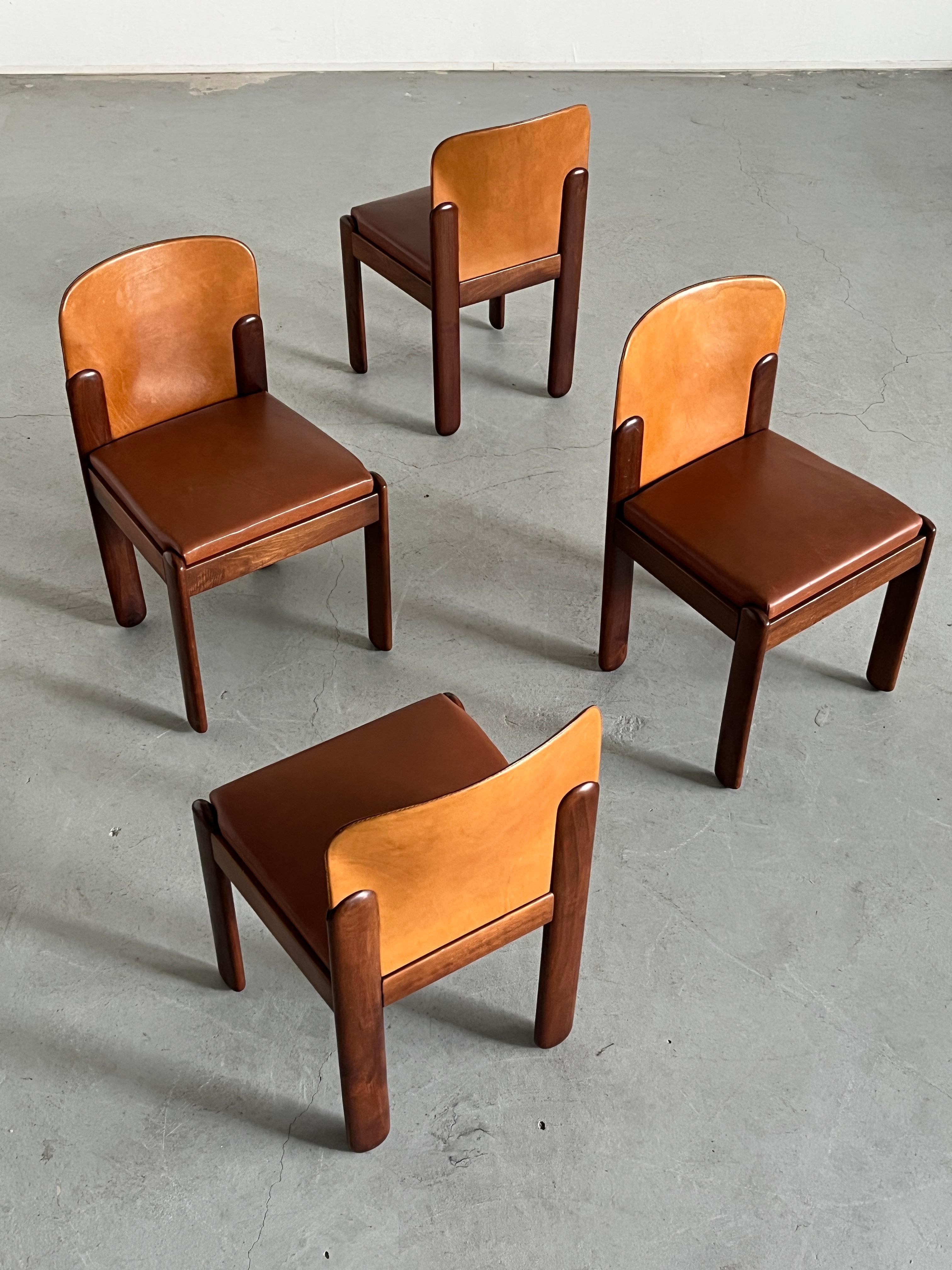 italien Ensemble de 4 chaises de salle à manger Vintage 'Model Noppola' par Silvio Coppola pour Bernini, 1960s en vente