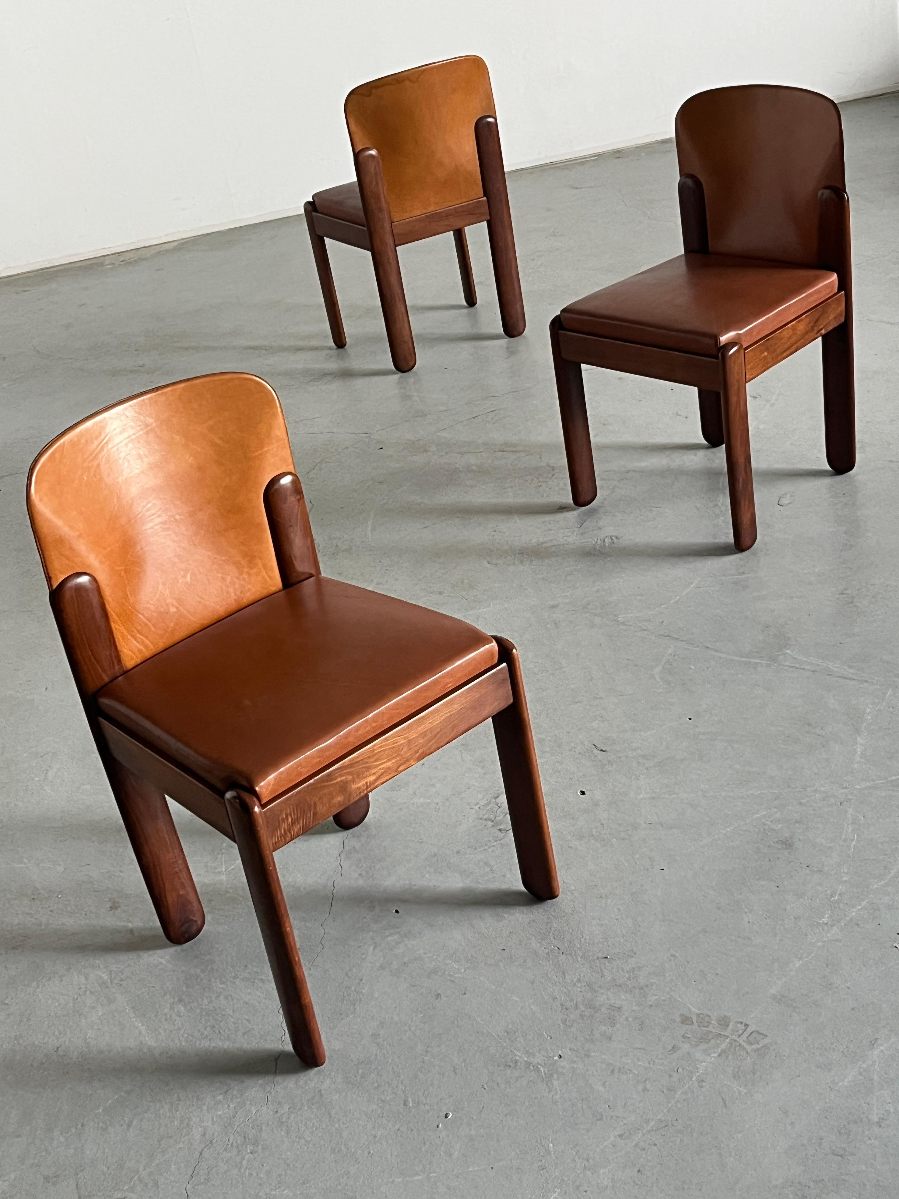 Milieu du XXe siècle Ensemble de 4 chaises de salle à manger Vintage 'Model Noppola' par Silvio Coppola pour Bernini, 1960s en vente