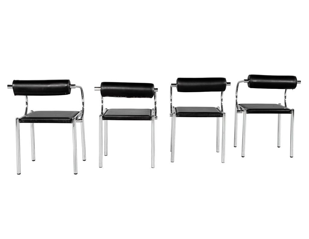 Fin du 20e siècle Ensemble de 4 chaises en métal tubulaire en cuir noir vintage et moderne en vente