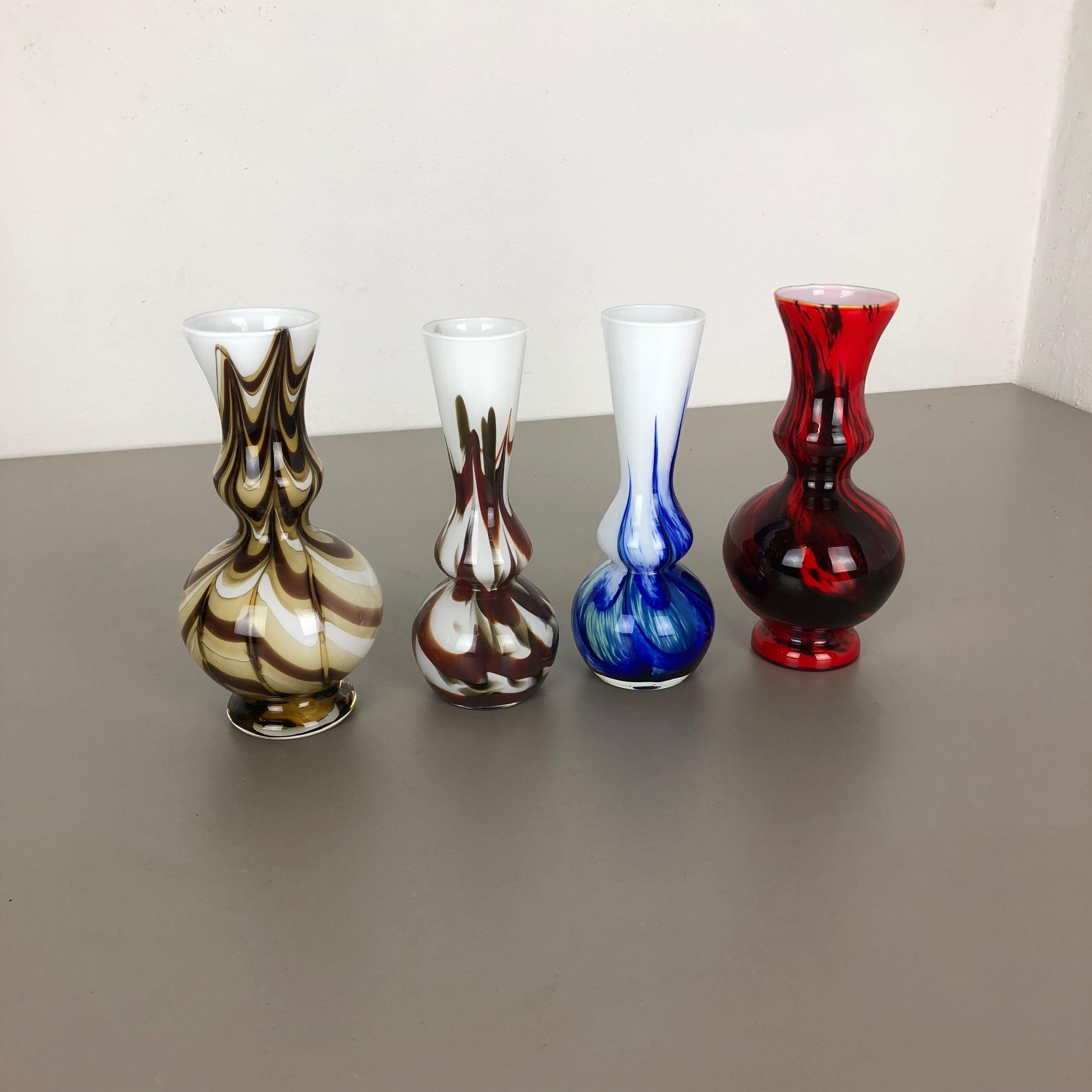 Article : 

Vase Pop Art, lot de 4


Producteur :

Opaline Florence



Conception :

Carlo Moretti



Décennie :

1970s.

Ensemble de vases Pop Art soufflés à la bouche, fabriqués en Italie par Opaline Florence. Fabriqué en