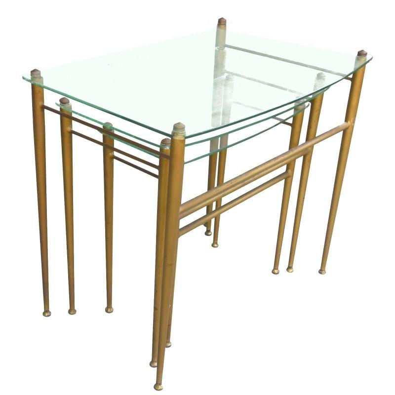 Series of 4 vintage nesting tables 1970 gilded metal and glass, height dimension for the largest 50 cm by 59 cm long and 44 cm deep. chips on the trays, used condition

Additional information:
Style: Vintage 1970
Material: Metal & wrought iron,