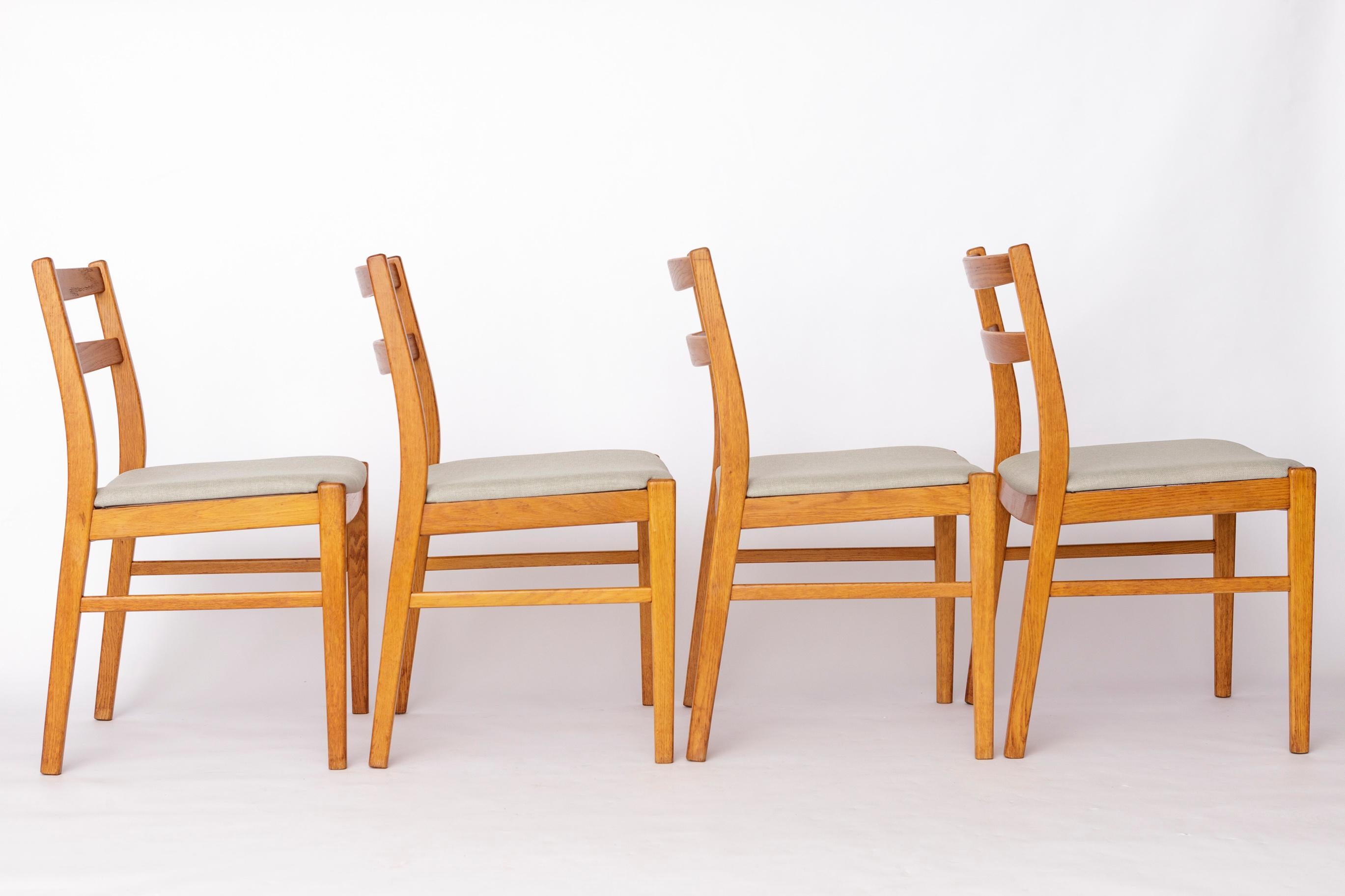 Ensemble de 4 chaises de salle à manger en chêne, années 1960, par Alb Johansson & Söner, Hyssna (Suède)

Magnifique ensemble de 4 chaises de salle à manger fabriquées dans les années 1960 par le fabricant suédois Alb Johansson & Söner, Hyssna.

Les