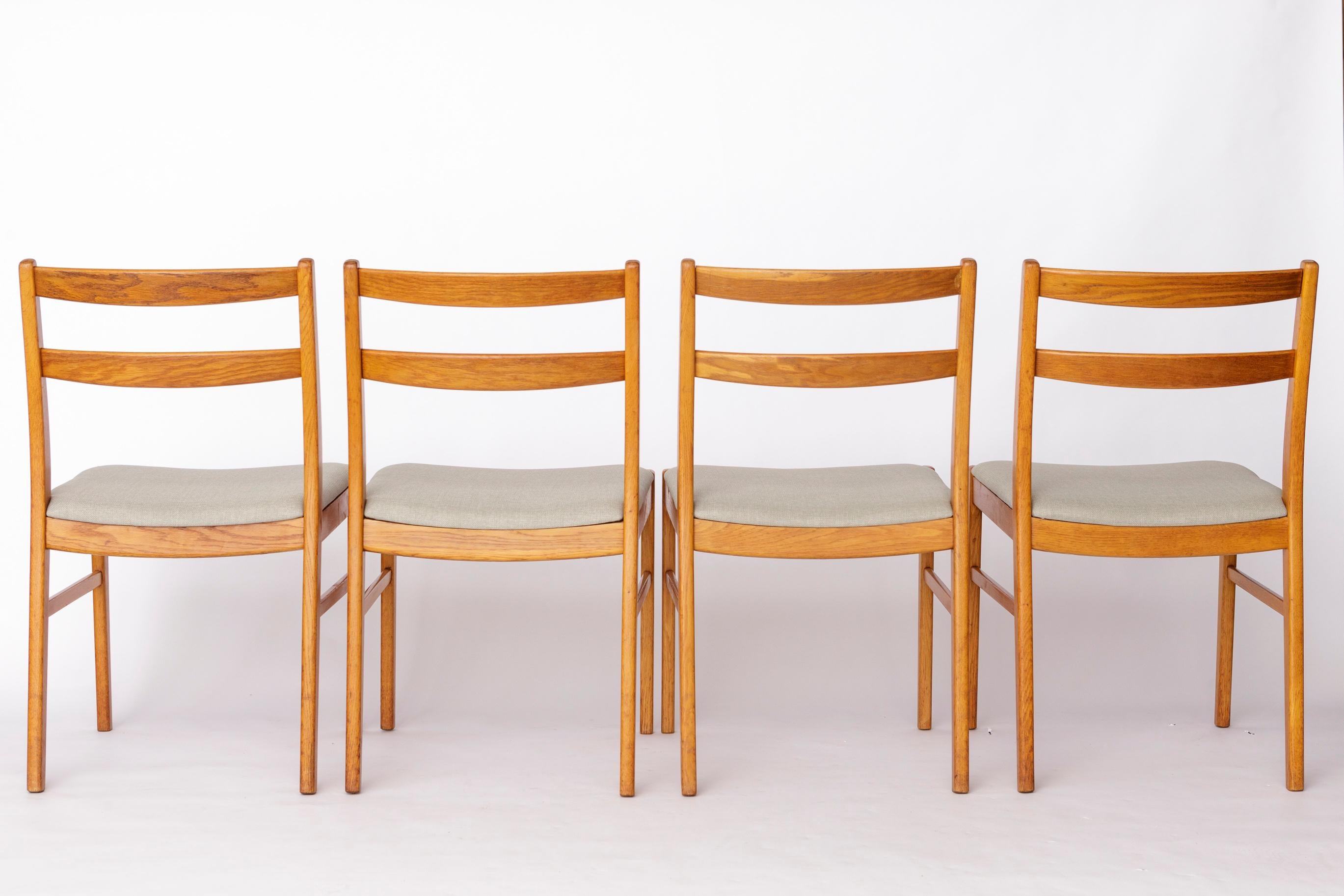 Mid-Century Modern Ensemble de 4 chaises de salle à manger en Oak Vintage, 1960s Swedish Design by Johansson & Söner en vente