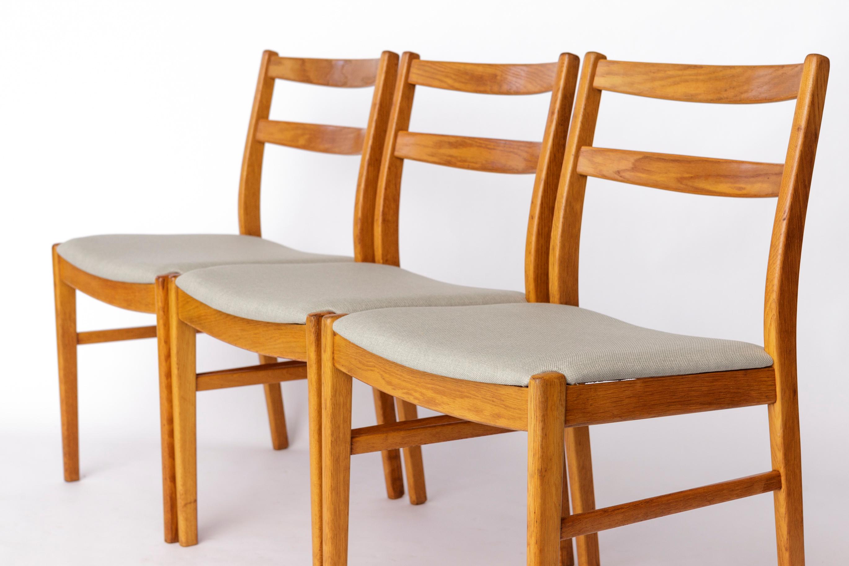 Milieu du XXe siècle Ensemble de 4 chaises de salle à manger en Oak Vintage, 1960s Swedish Design by Johansson & Söner en vente