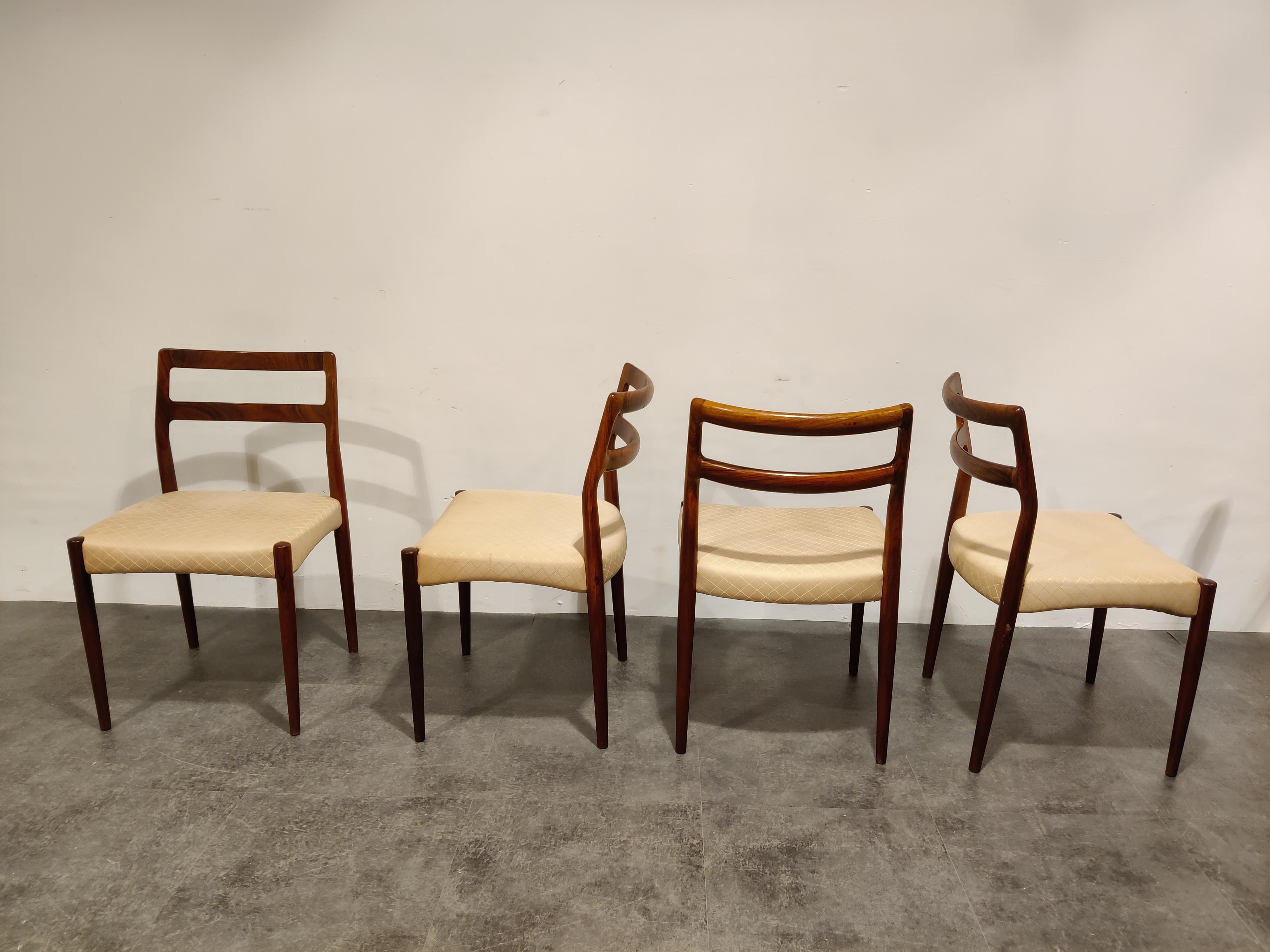 Mid century high quality dining chairs made from palisander and original vintage checkered upholstery in fabric.

Good condition.

The chairs are very well made with a high wood quality.

1960s Denmark

Measures: Height: 80cm/31.49