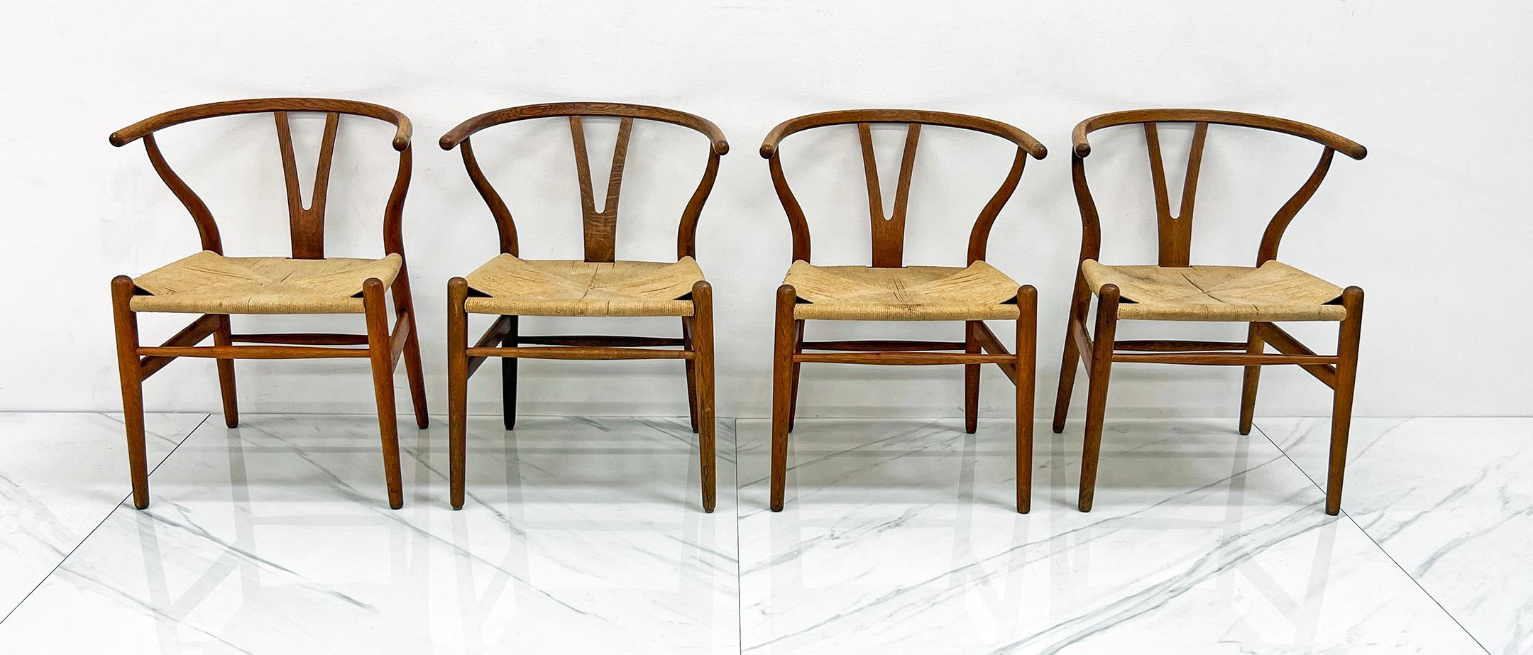 Mid-Century Modern Set of 4 Vintage Patinated Hans Wegner CH24 Wishbone Dining Chairs in Oak