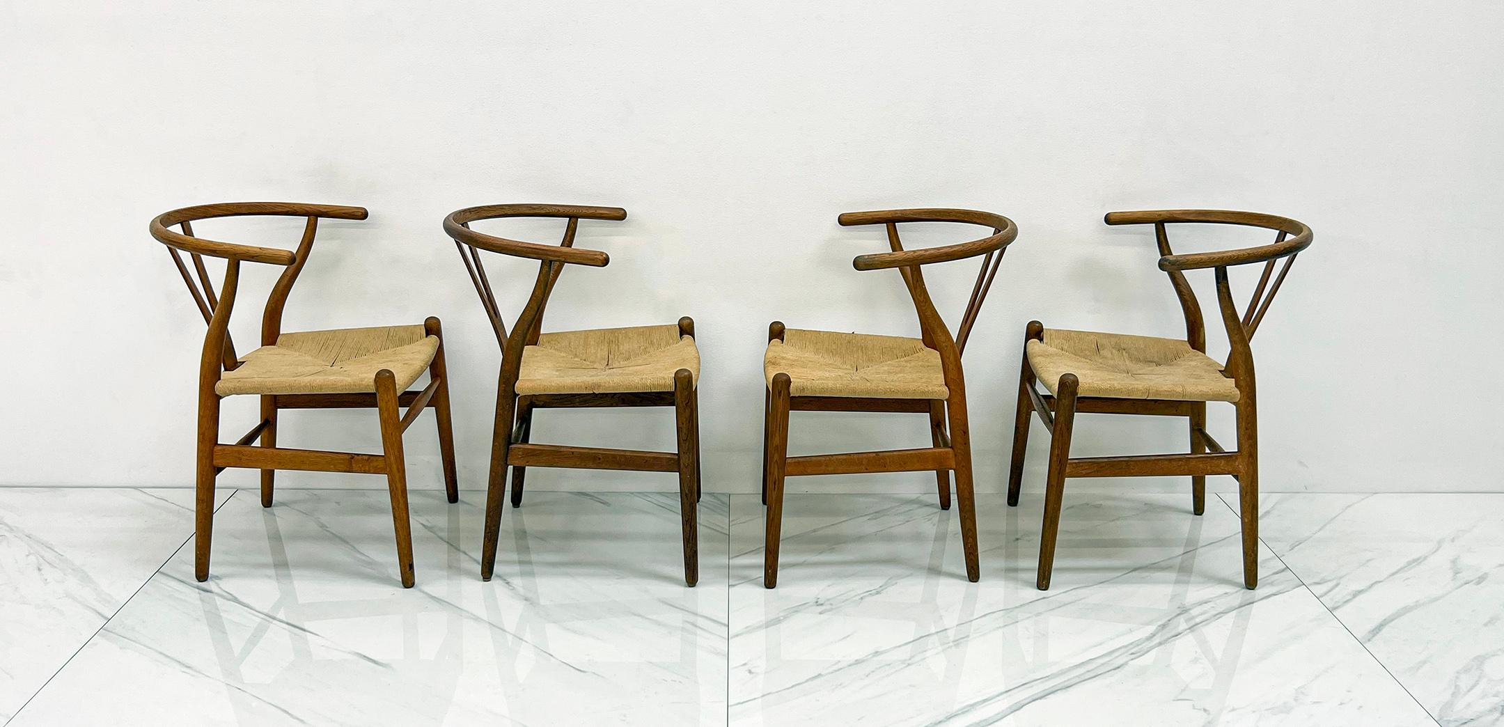 Mid-20th Century Set of 4 Vintage Patinated Hans Wegner CH24 Wishbone Dining Chairs in Oak