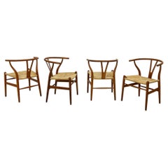 Ensemble de 4 chaises de salle à manger vintage patinées CH24 Wishbone en chêne de Hans Wegner