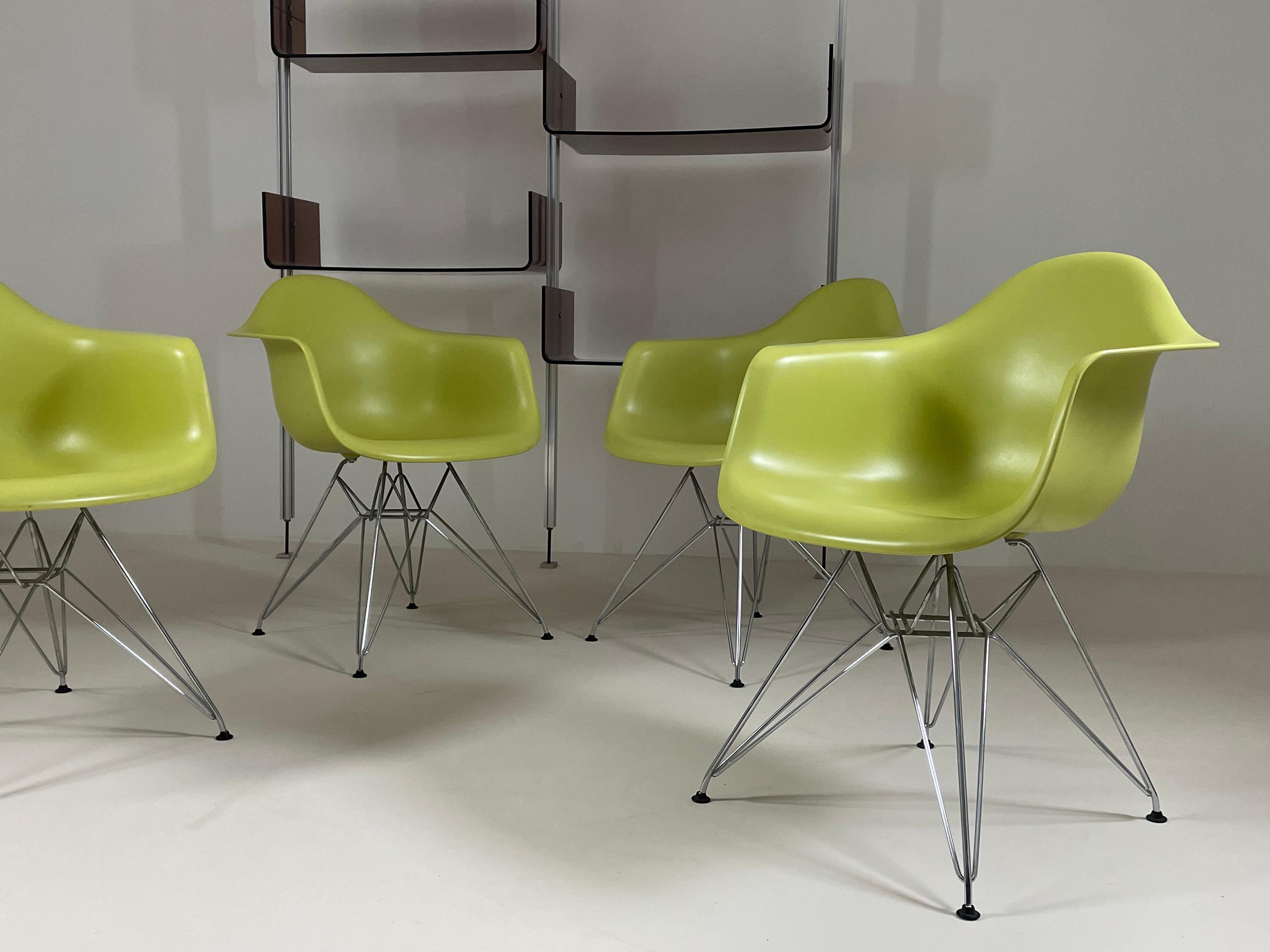 Set of 4 Vintage Plastic Dar Armchairs by Charles and Ray Eames for Vitra, 2007 In Good Condition In GRENOBLE, FR