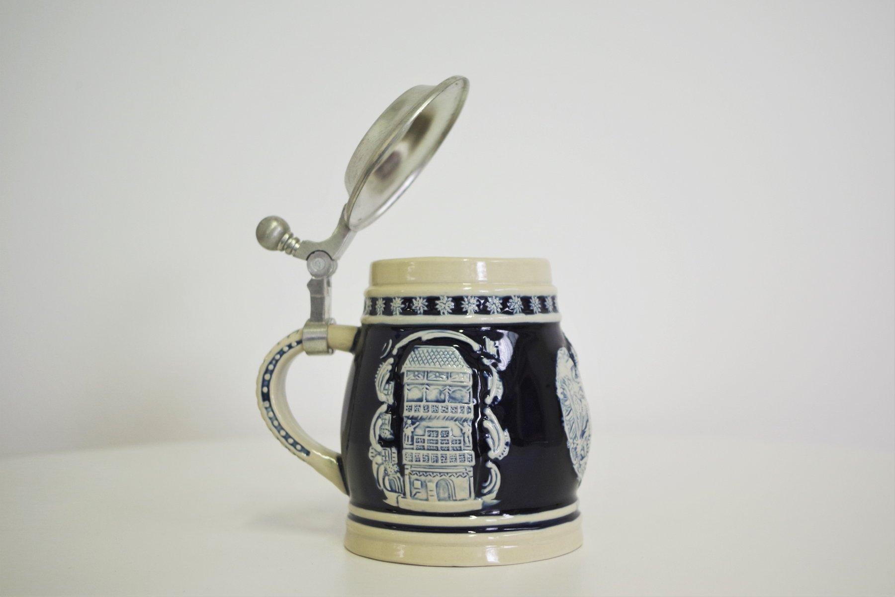 Set of 4 Vintage Porcelain Beer Mugs – 1980s

Bring a touch of retro charm to your drinkware collection with this set of four vintage porcelain beer mugs from the 1980s. These beautifully crafted mugs feature timeless designs and a sturdy build,
