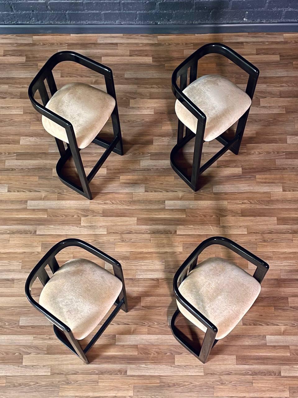 Satz von 4 Vintage Post Modern Schwarz Lackiert Barhocker im Zustand „Gut“ im Angebot in Los Angeles, CA