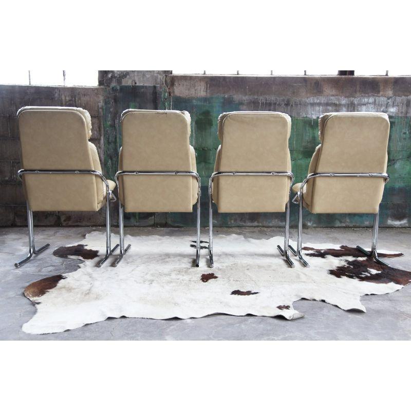 Ensemble de 4 chaises chromées vintage post-modernes de style Jerry Johnson, 1970 Bon état - En vente à Basel, BS