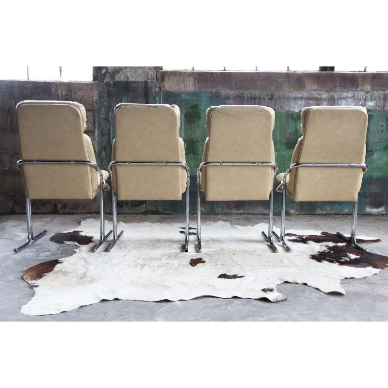 Set di 4 sedie cromate vintage post-moderne in stile Jerry Johnson, anni '70 In condizioni buone in vendita a Basel, BS