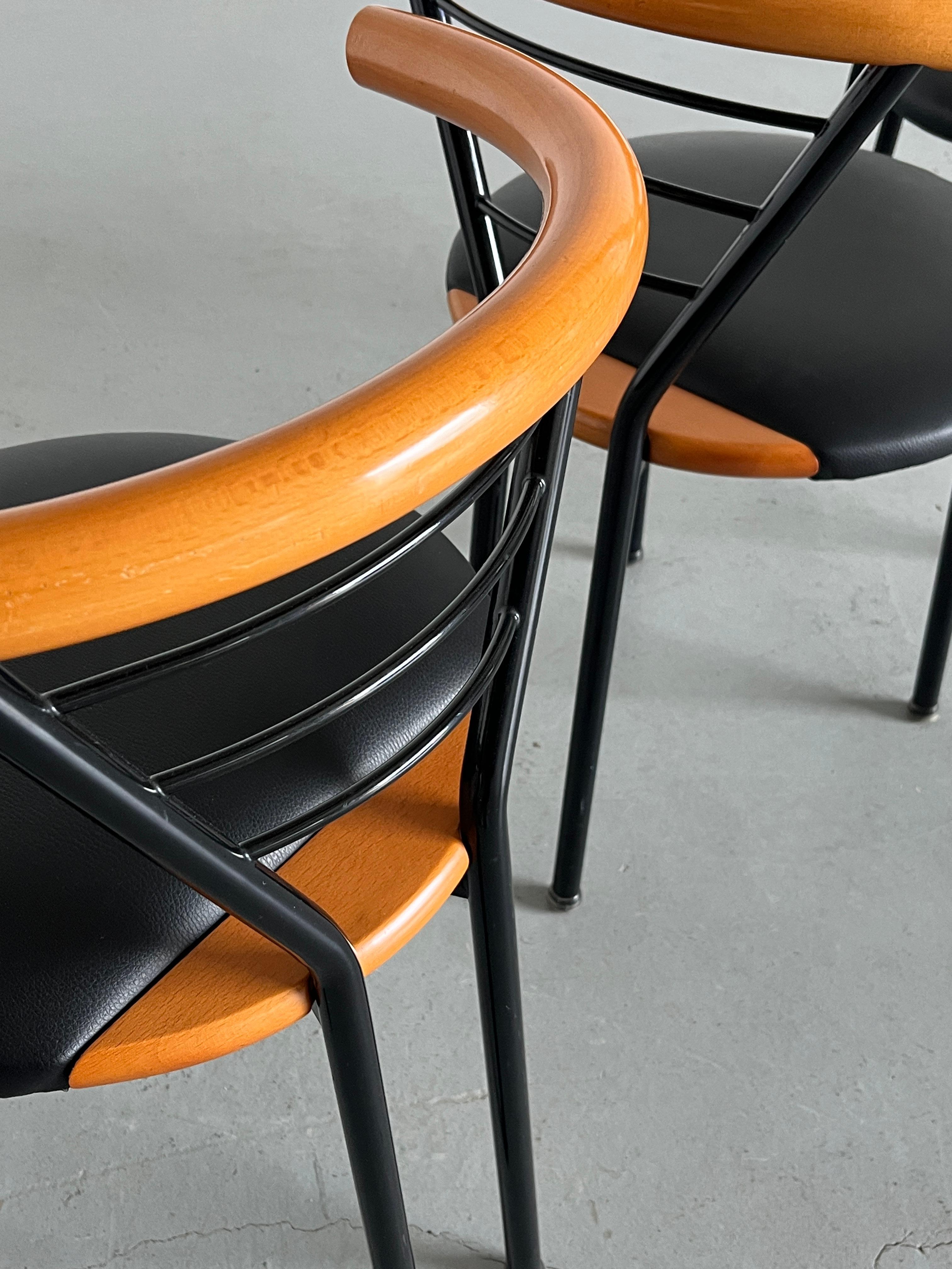 Set di 4 poltrone geometriche postmoderne vintage, stile Memphis scultoreo, anni '90 in vendita 3