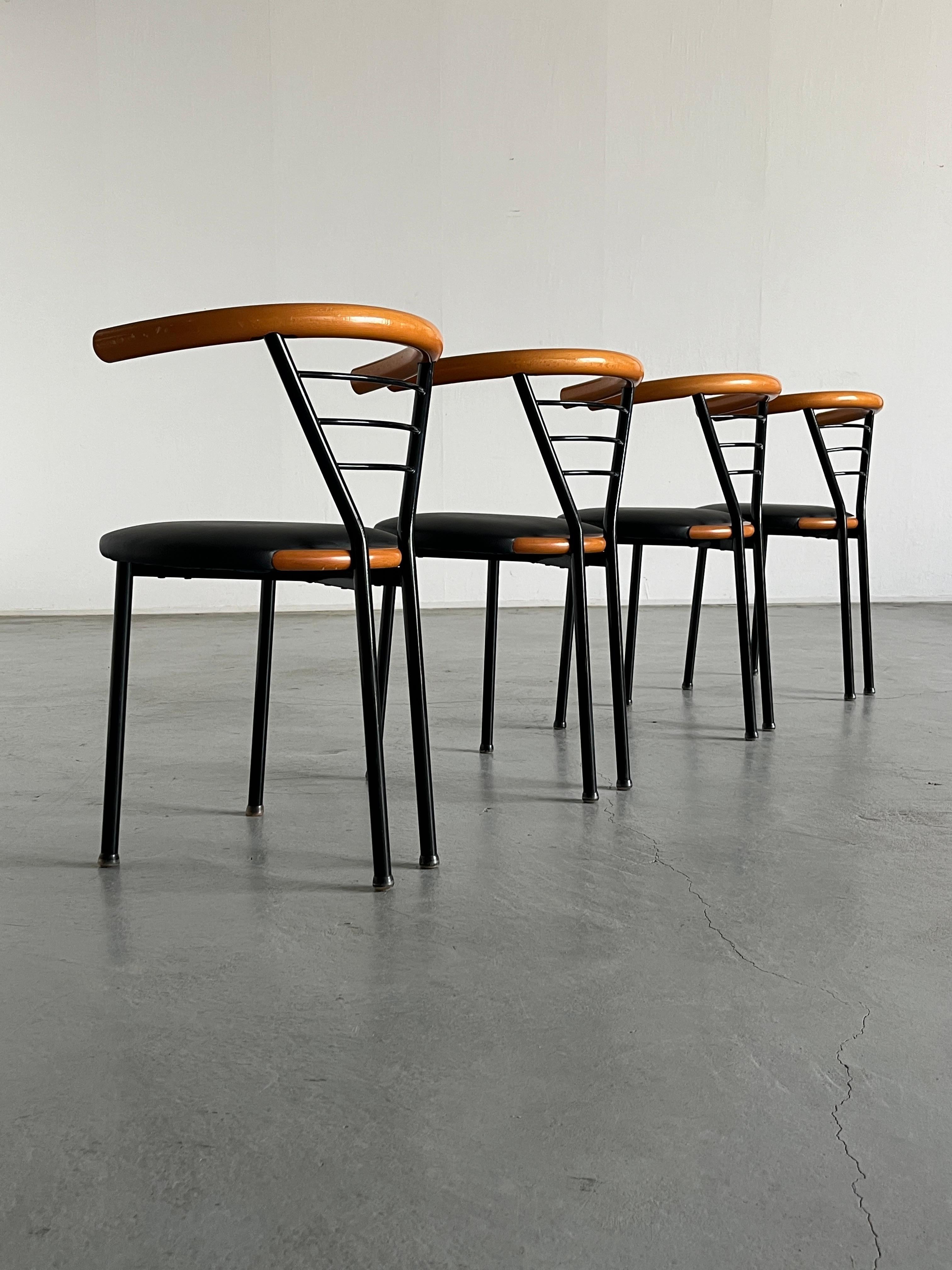 Set di 4 poltrone geometriche postmoderne vintage, stile Memphis scultoreo, anni '90 in vendita 1