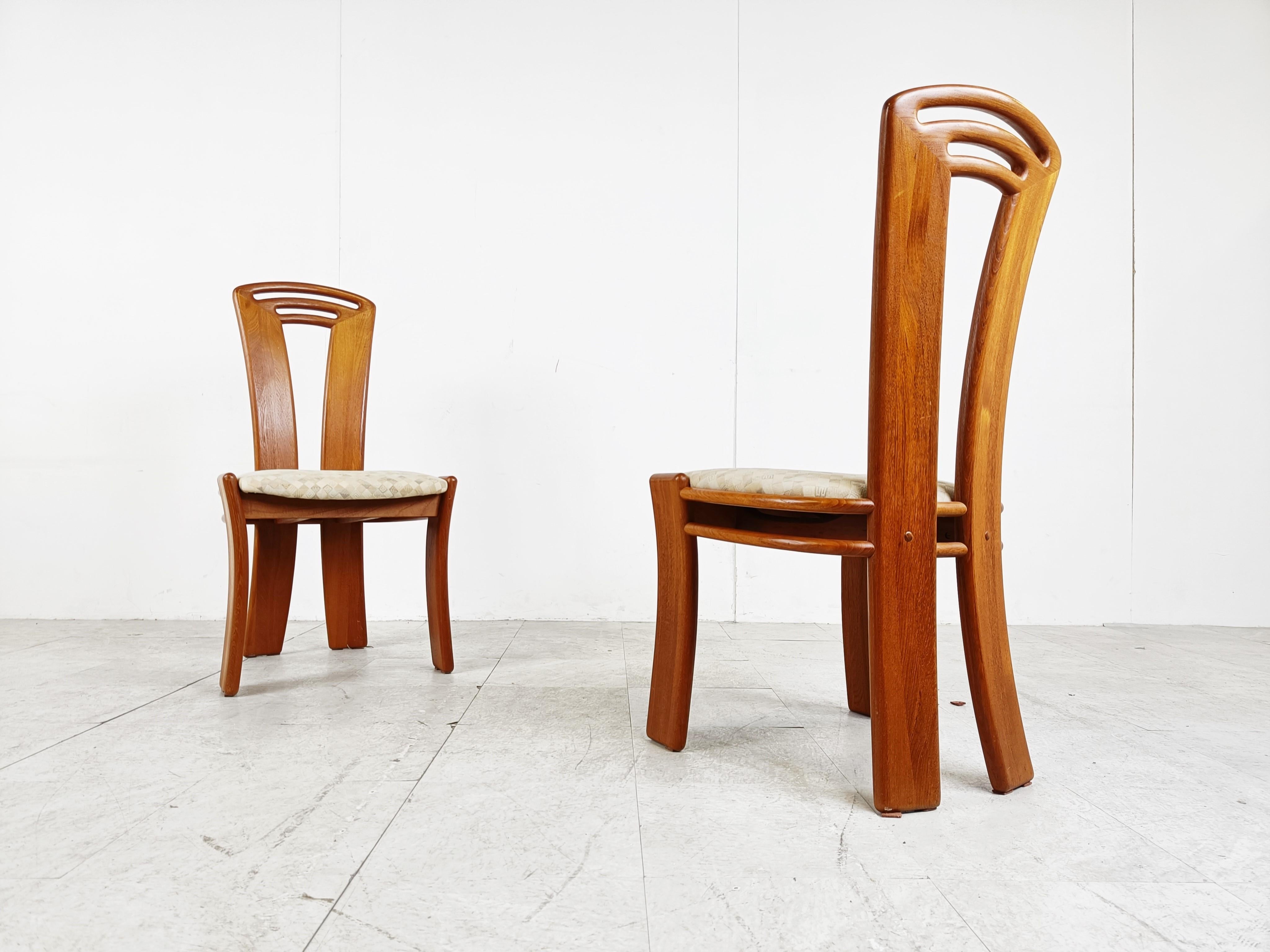 Set of 4 beautifully designed bentwood dining chairs.

Notice how the legs continue up to the backrest in one piece. 

Original 1960s fabric in good condition

1960s - Denmark

Height: 96cm/37.79