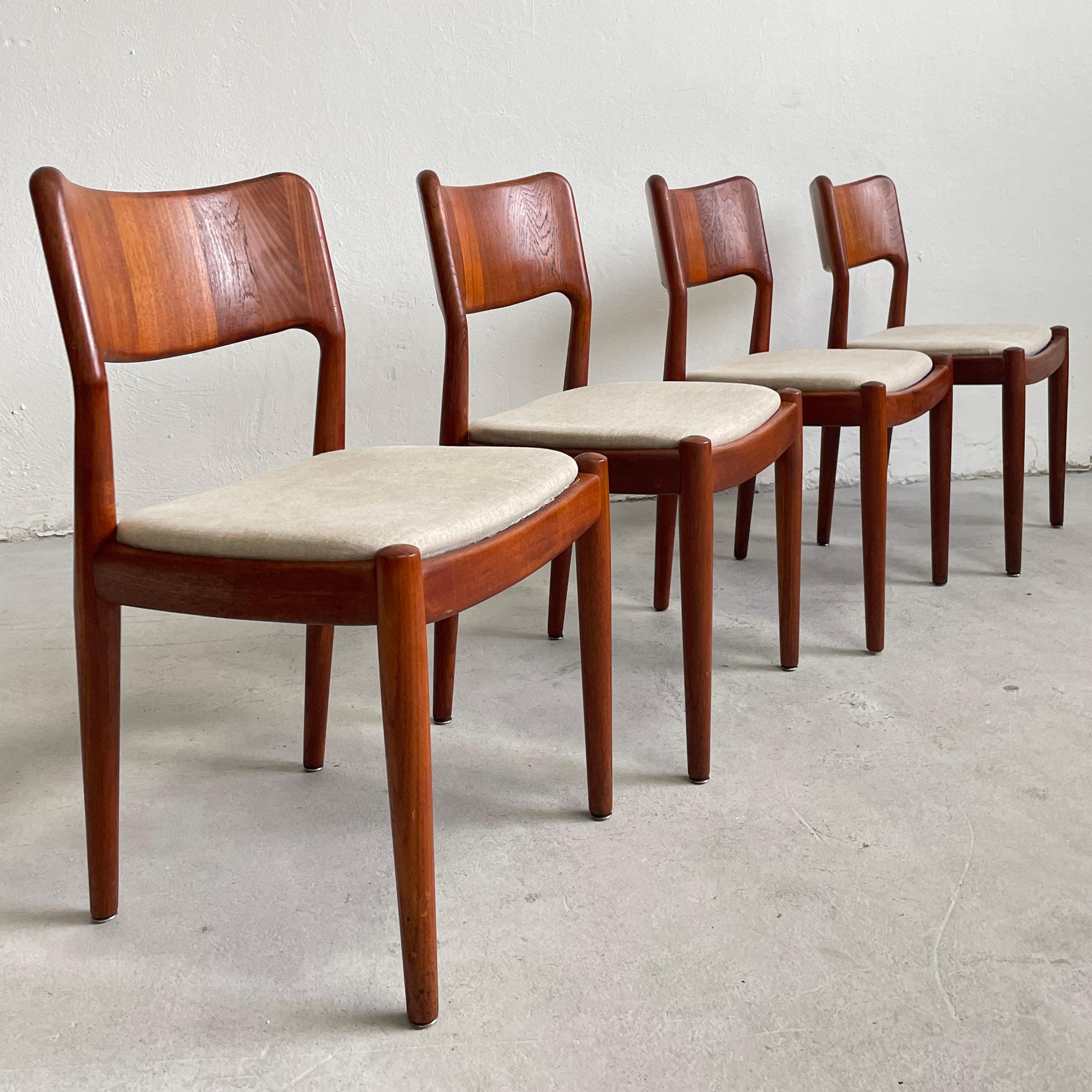 Danish Set of 4 Vintage Scandinavian Mid-century Modern Teak Dining Chairs by Glostrup For Sale