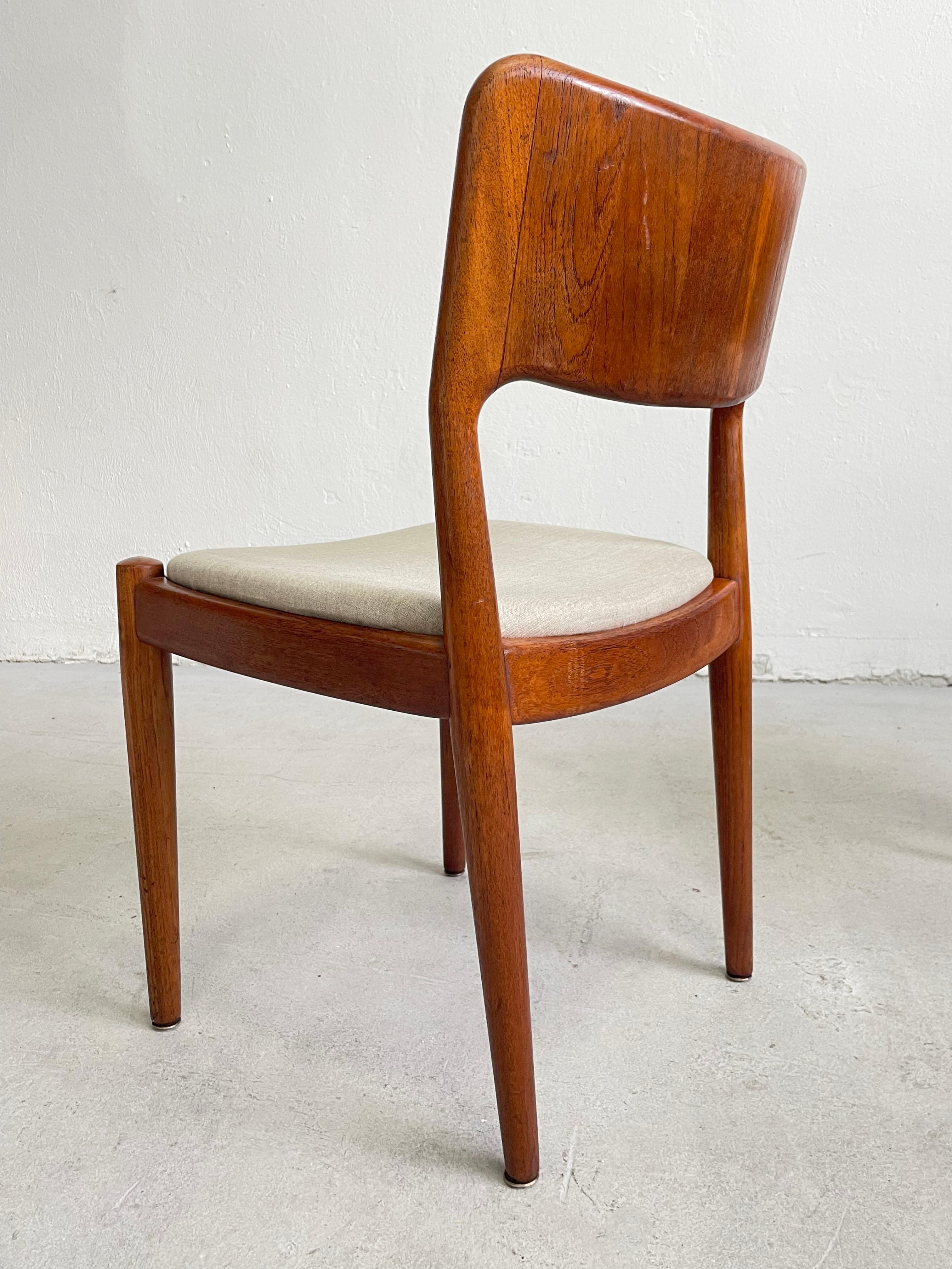 Hand-Crafted Set of 4 Vintage Scandinavian Mid-century Modern Teak Dining Chairs by Glostrup For Sale