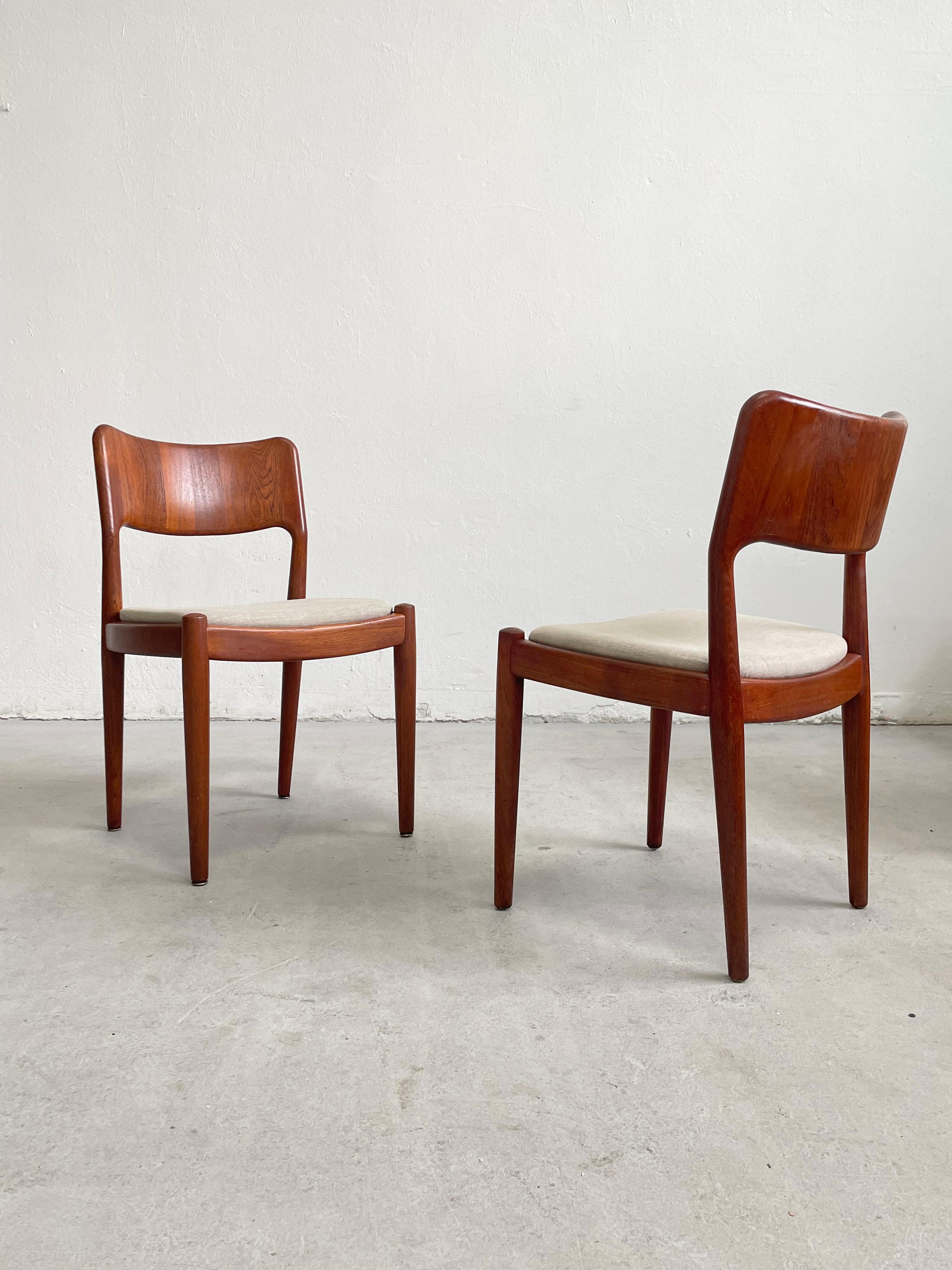 Set of 4 Vintage Scandinavian Mid-century Modern Teak Dining Chairs by Glostrup For Sale 1