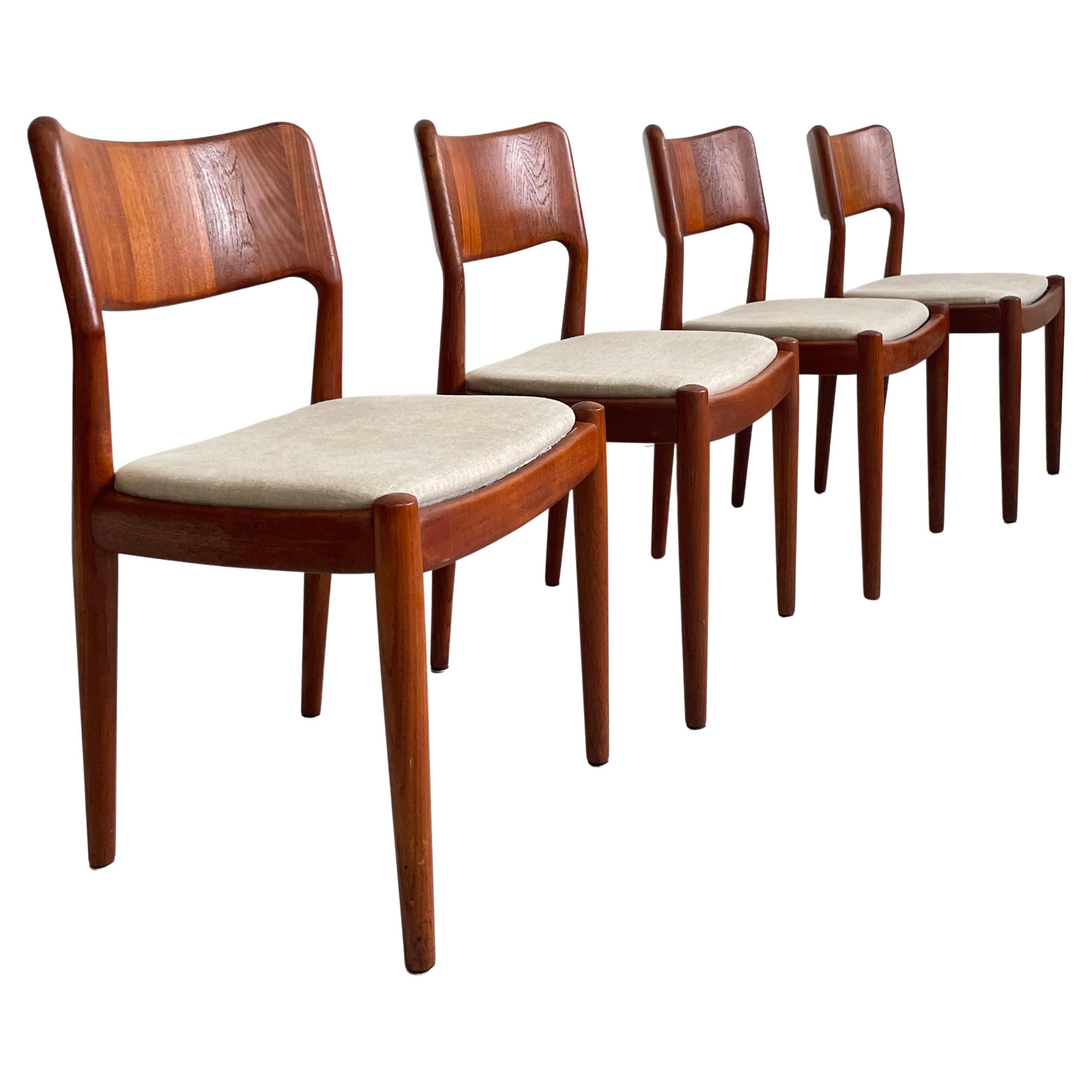 Ensemble de 4 chaises de salle à manger en teck vintage scandinave et moderne du milieu du siècle dernier par Glostrup