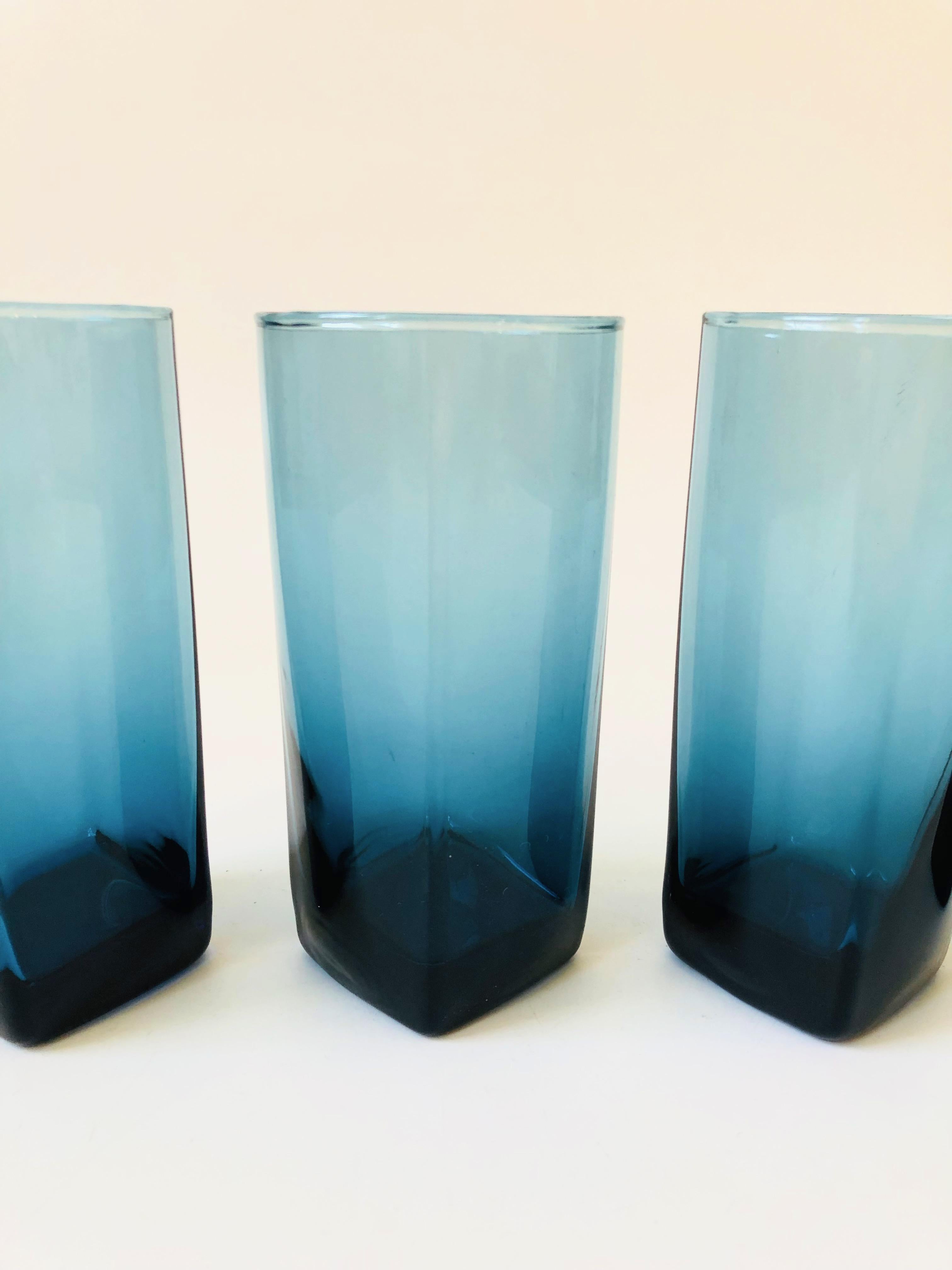 Set of 4 Vintage Squared Blue Tumblers In Good Condition In Vallejo, CA