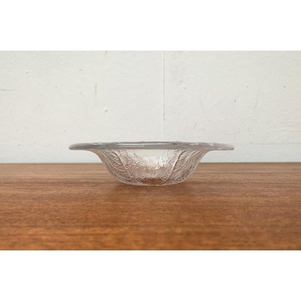 Satz von 4 schwedischen Glasschalen mit Blumendesign von Ann Wärff, 1970er Jahre im Angebot 4