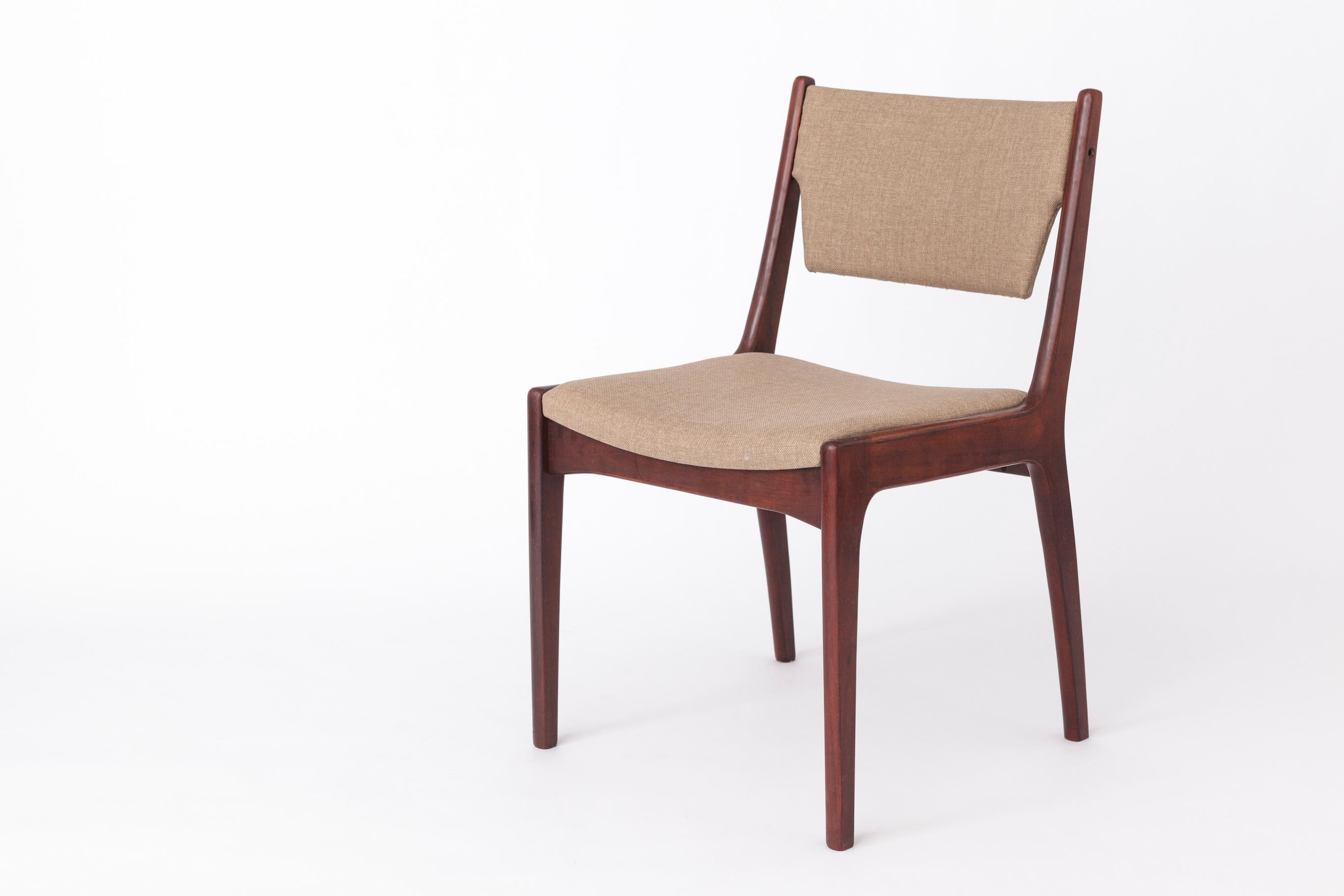 Metà XX secolo Set di 4 sedie in teak vintage  Sedute moderne di metà secolo degli anni 1960-70  Schiena larga in vendita