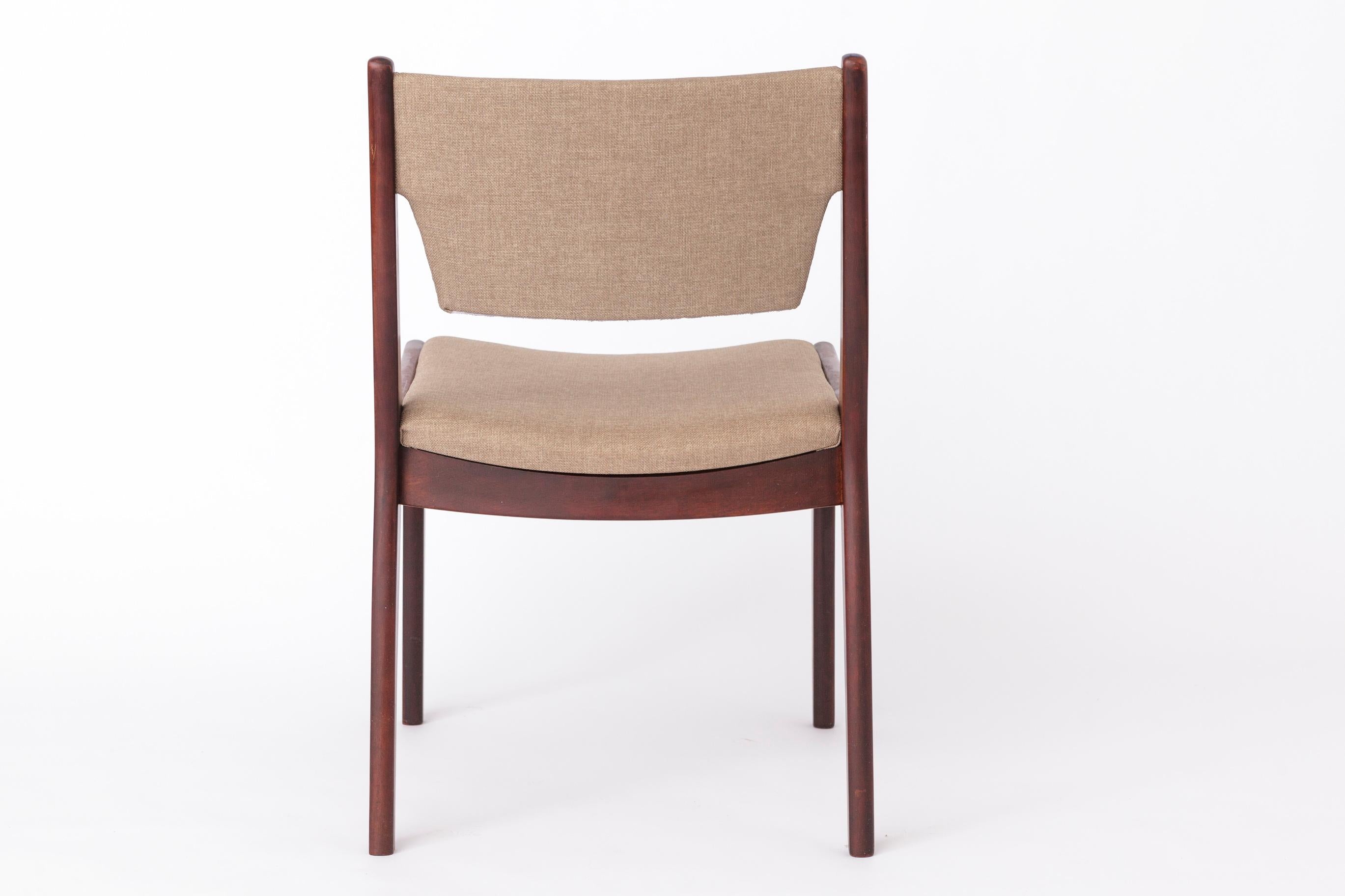 Set di 4 sedie in teak vintage  Sedute moderne di metà secolo degli anni 1960-70  Schiena larga in vendita 2