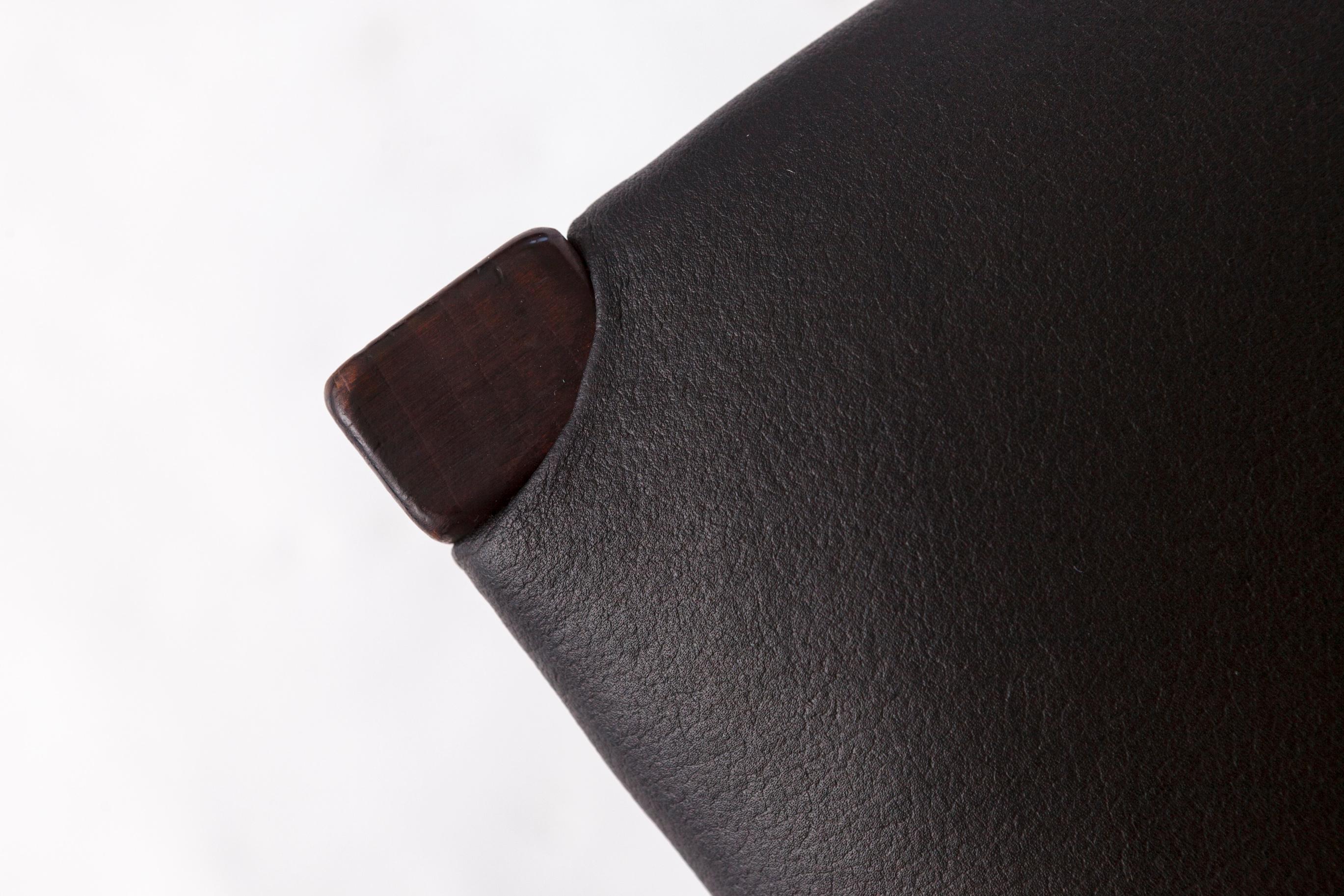 Satz von 4 Vintage Teak Esszimmerstühle, 1960er Jahre Deutsch Mitte des Jahrhunderts Modern, Schwarz Faux (Teakholz) im Angebot