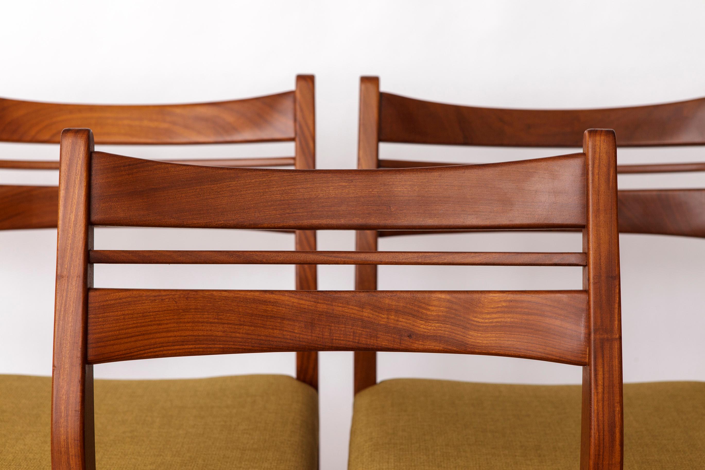 Set of 4 Vintage Teak Dining Chairs by Habeo, Germany (1960s)

This elegant set of four vintage dining chairs was produced by German manufacturer Habeo in the 1960s.

✔️ Solid Teak Frames – Carefully refurbished and oiled to highlight the natural