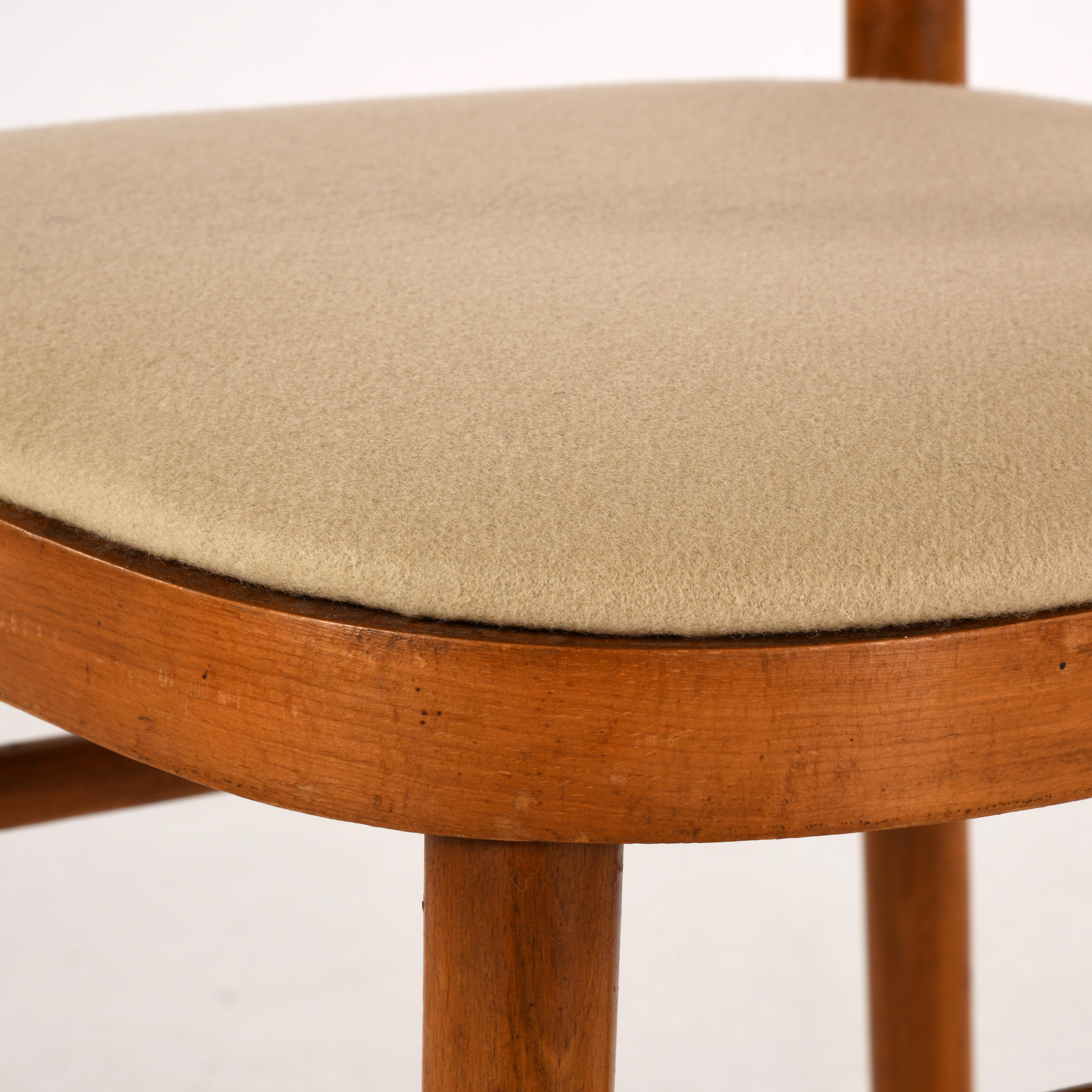 Set of 4 vintage Thonet chairs from the 1920/40s restored with a woollen cloth 3
