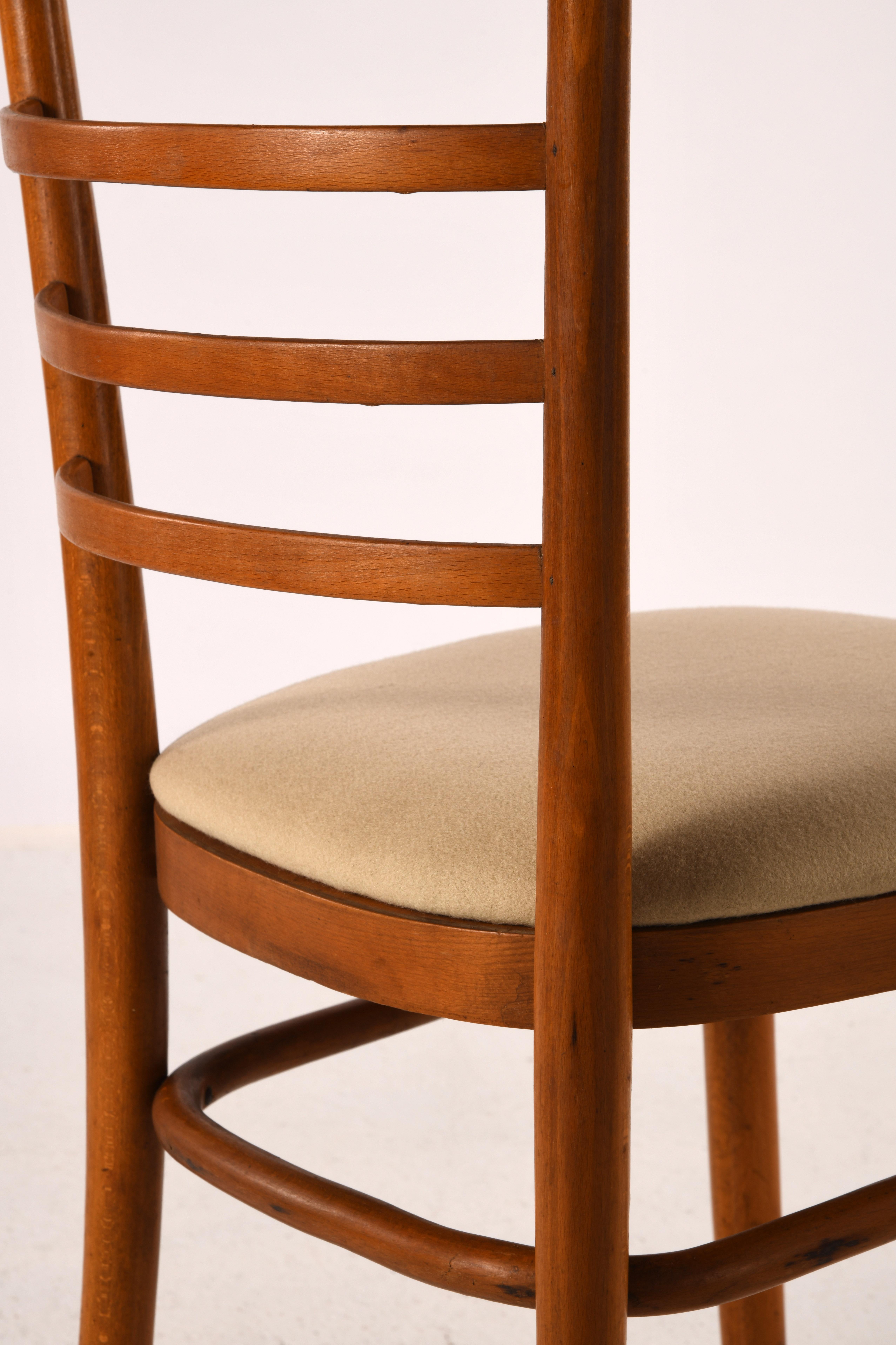 Set of 4 vintage Thonet chairs from the 1920/40s restored with a woollen cloth 5