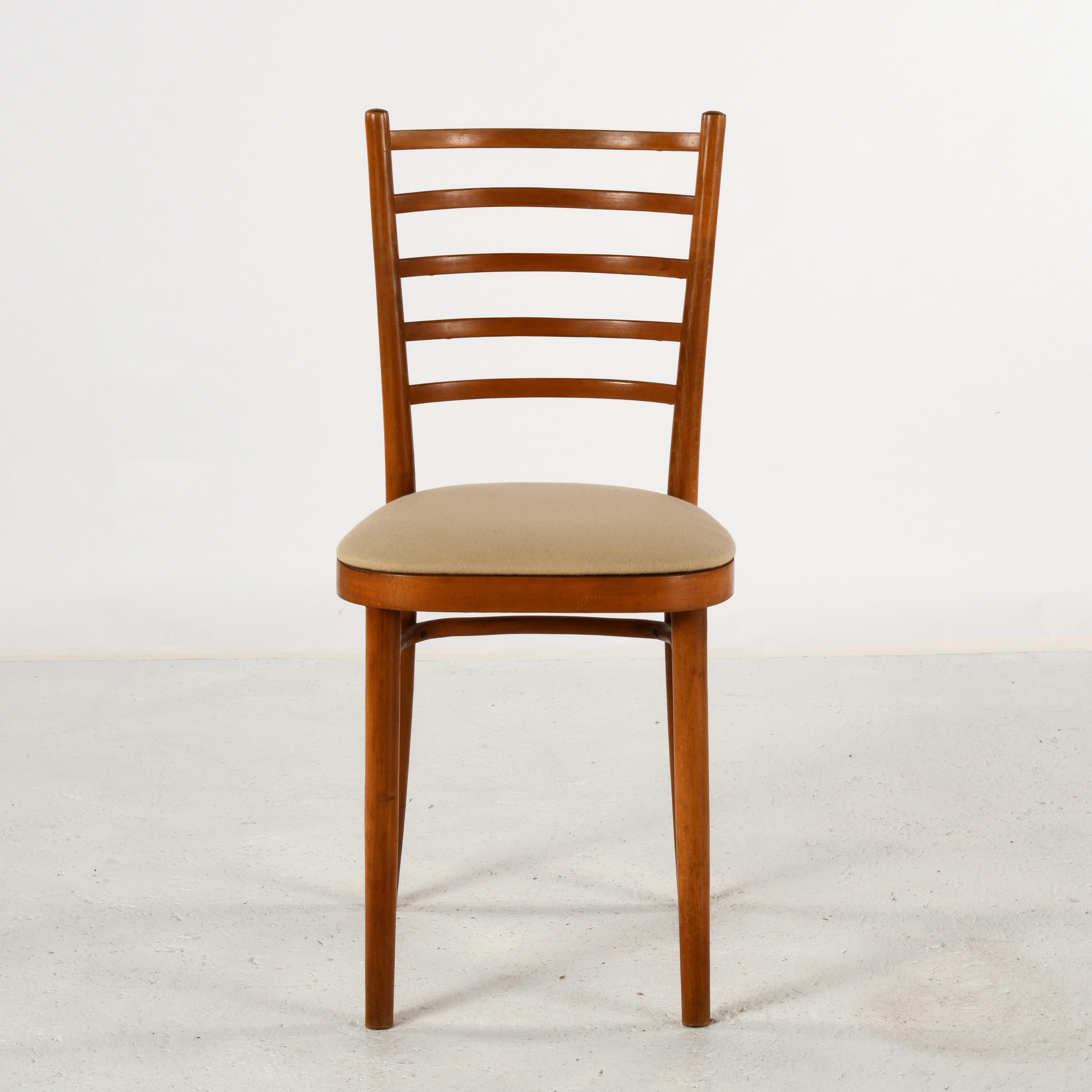 Set of 4 vintage Thonet chairs from the 1920/40s restored with a woollen cloth In Good Condition In SAINT-YRIEIX-SUR-CHARENTE, FR