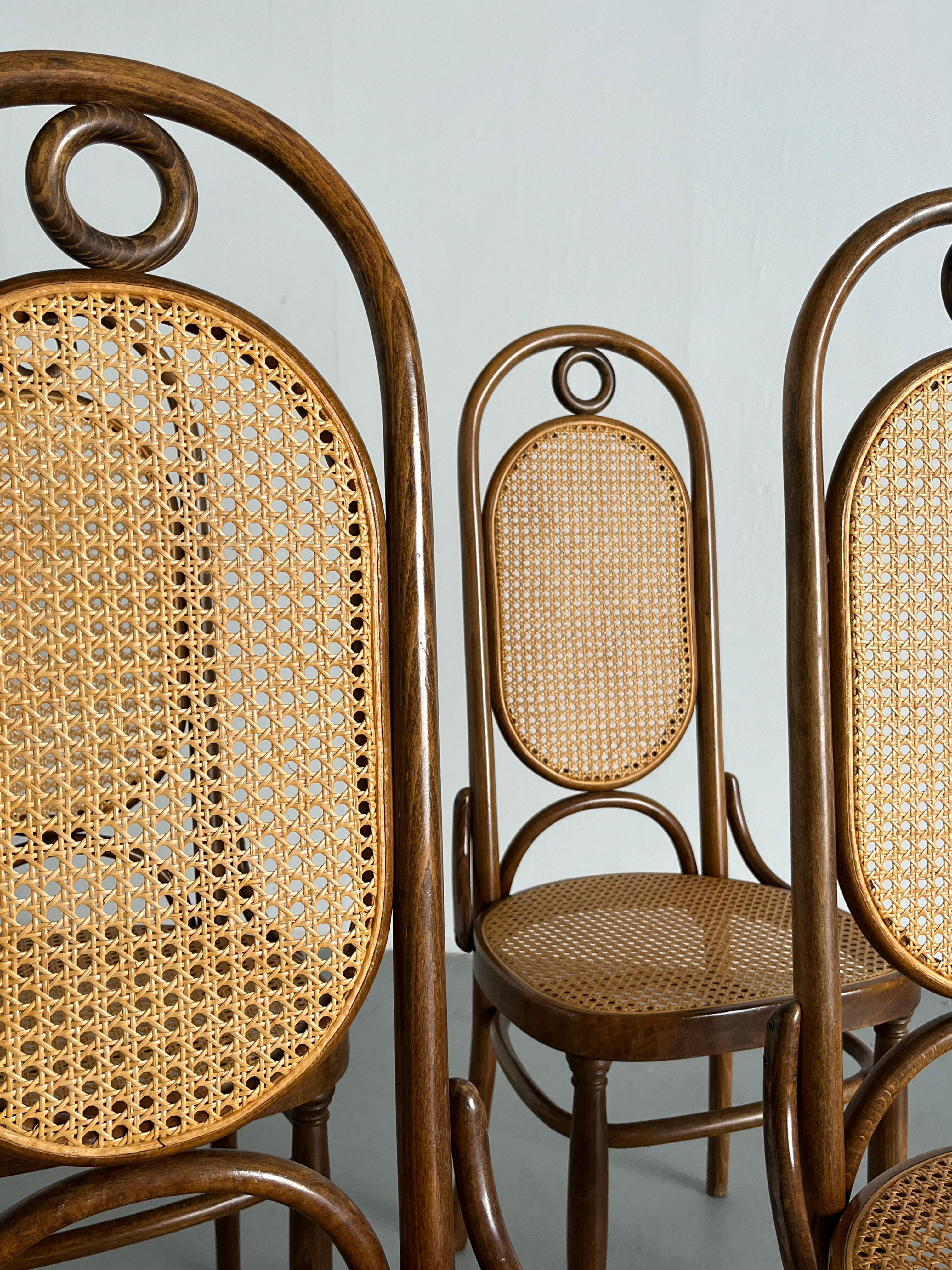 Wicker Set of 4 Vintage Thonet Mundus 207R Bentwood High Backrest Bistro Chairs, 1970s For Sale
