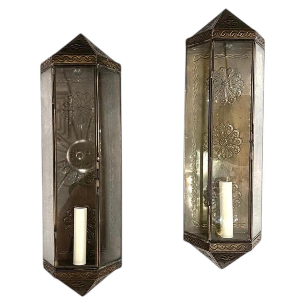 Satz von 4 Vintage Tole Wandleuchtern. Verkauft in Paaren