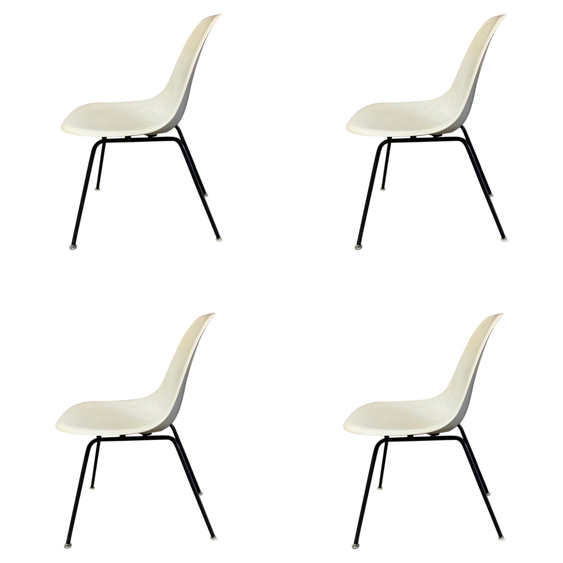 Juego de 4 sillas Eames vintage blancas de fibra de vidrio de Herman Miller