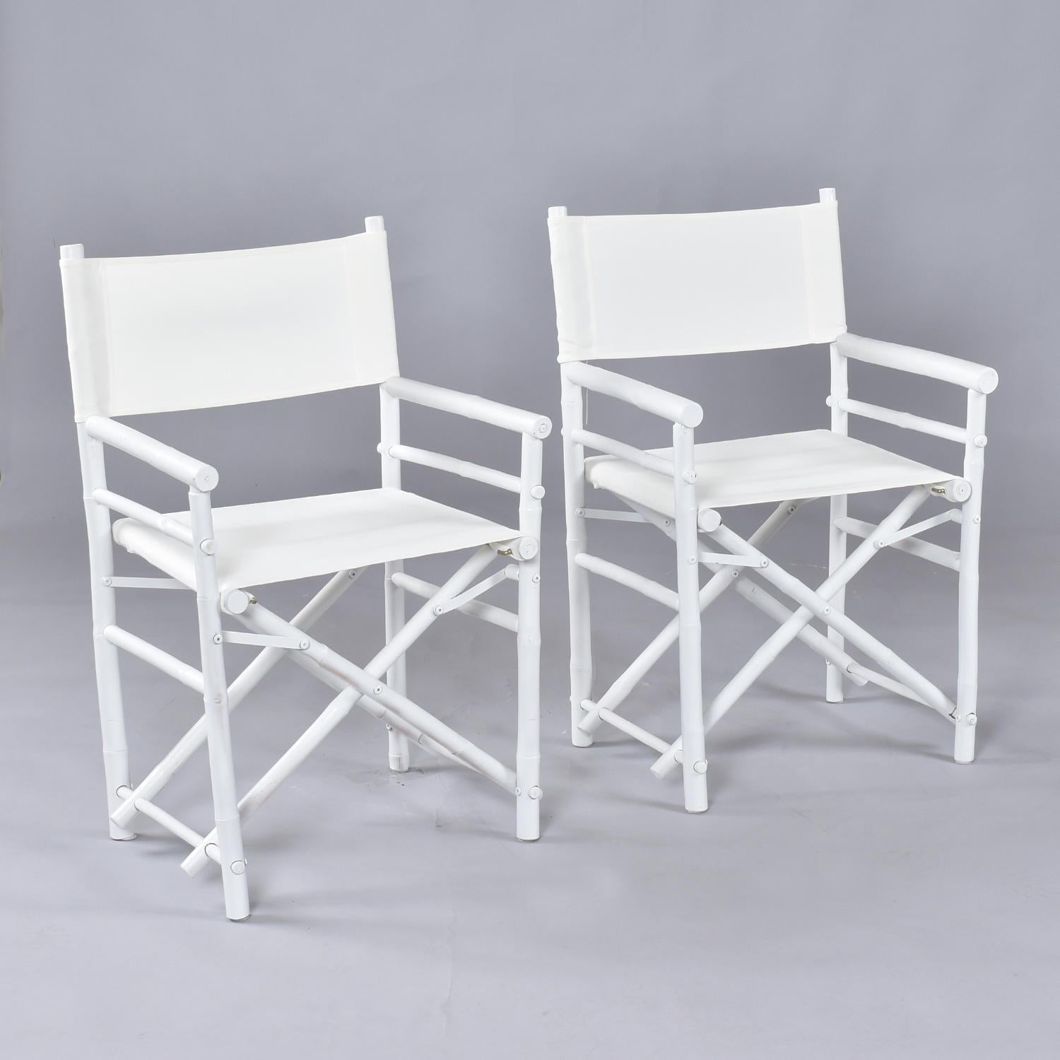 Set di 4 sedie da regista pieghevoli in tela di bambù e rattan bianco vintage In condizioni ottime in vendita a Chattanooga, TN