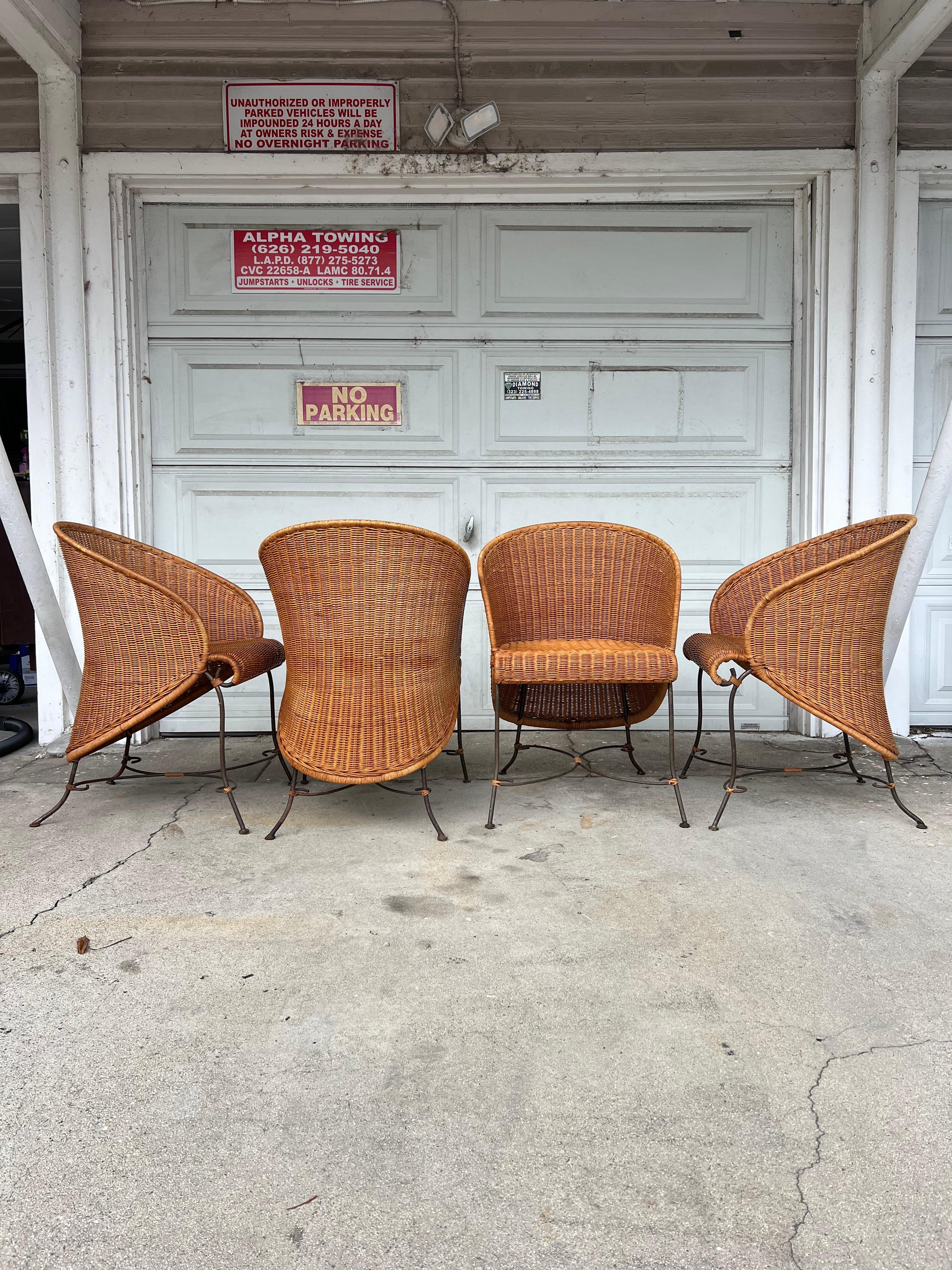 Set of 4 Vintage Wicker and Wrought Iron Sculptural Chairs In Good Condition In Los Angeles, CA