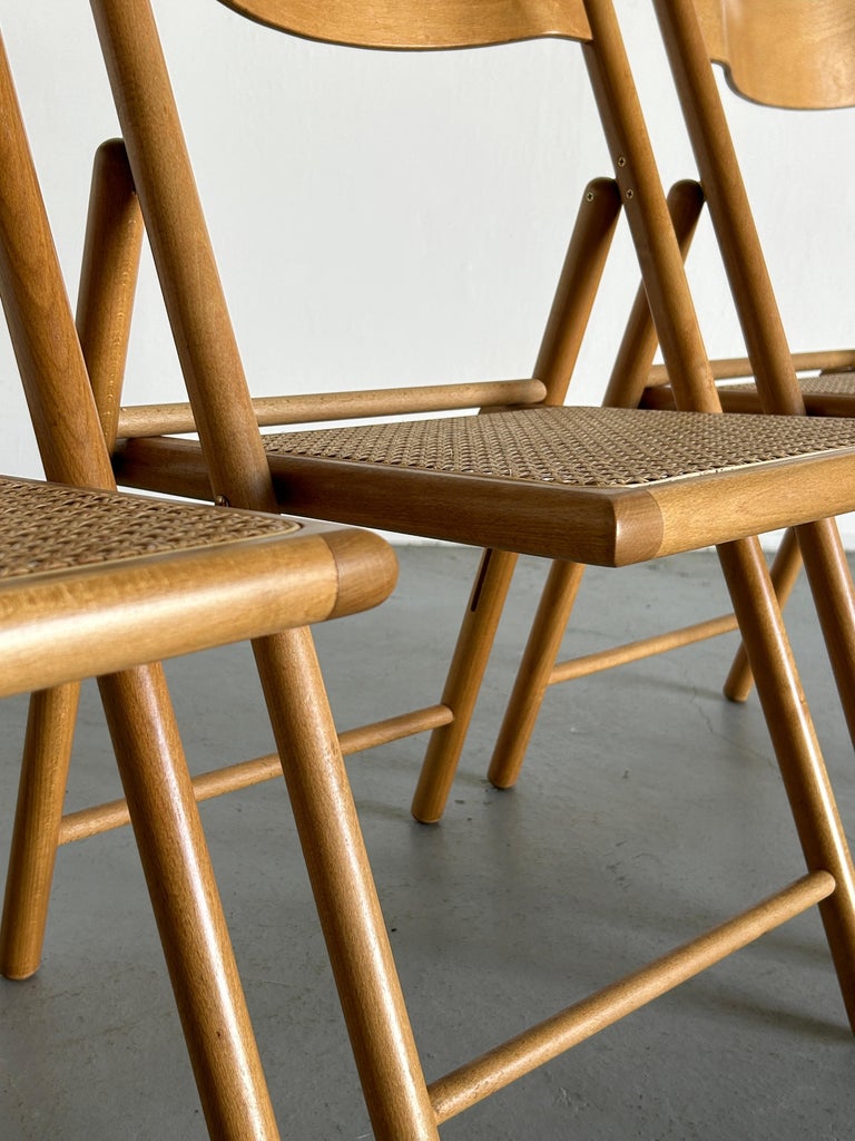 Ensemble de 4 chaises vintage en hêtre et rotin, Italie 1980