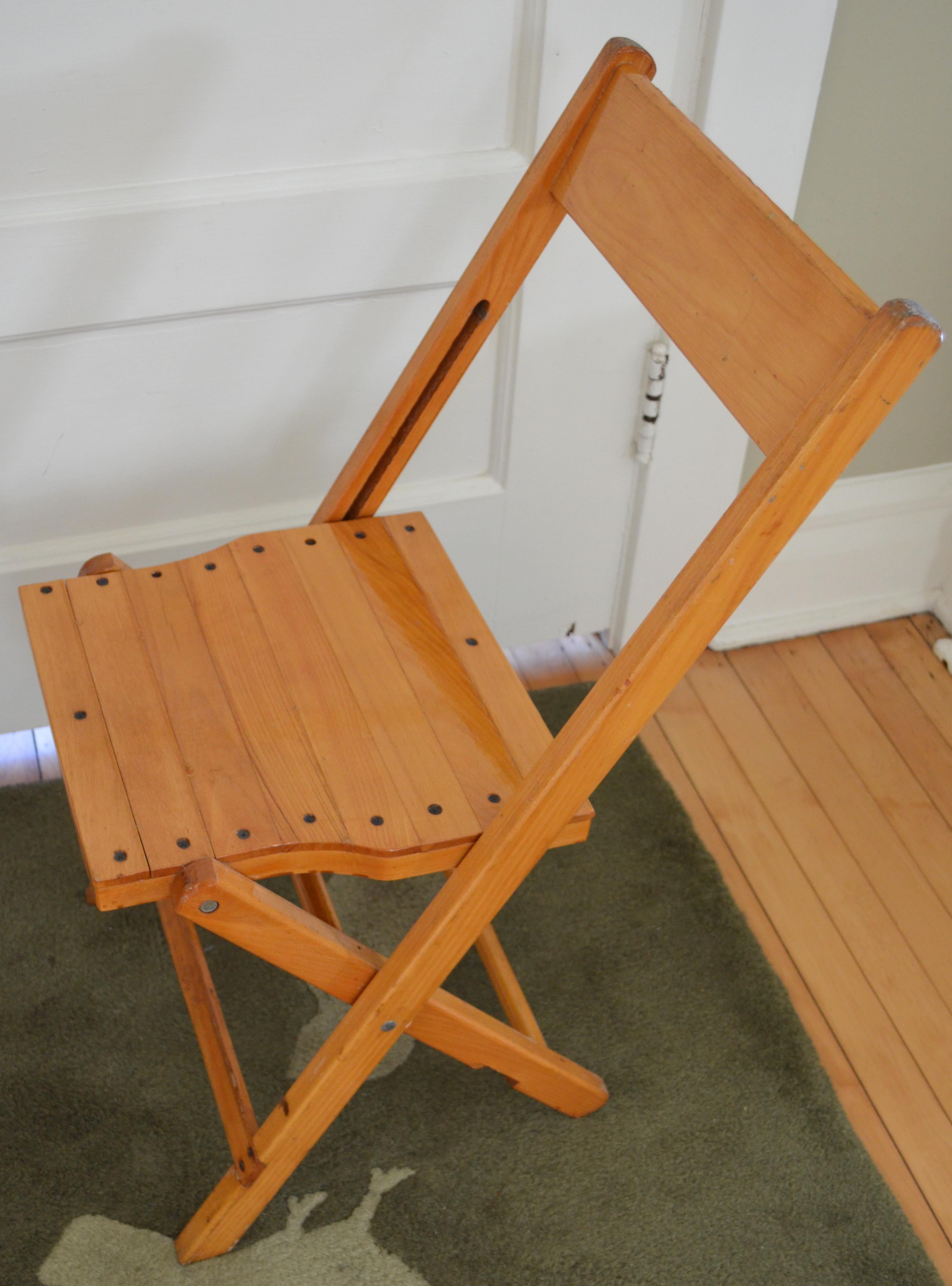 American Set of 4 Vintage Wood Folding Chairs; many available (total of 470 chairs avail)