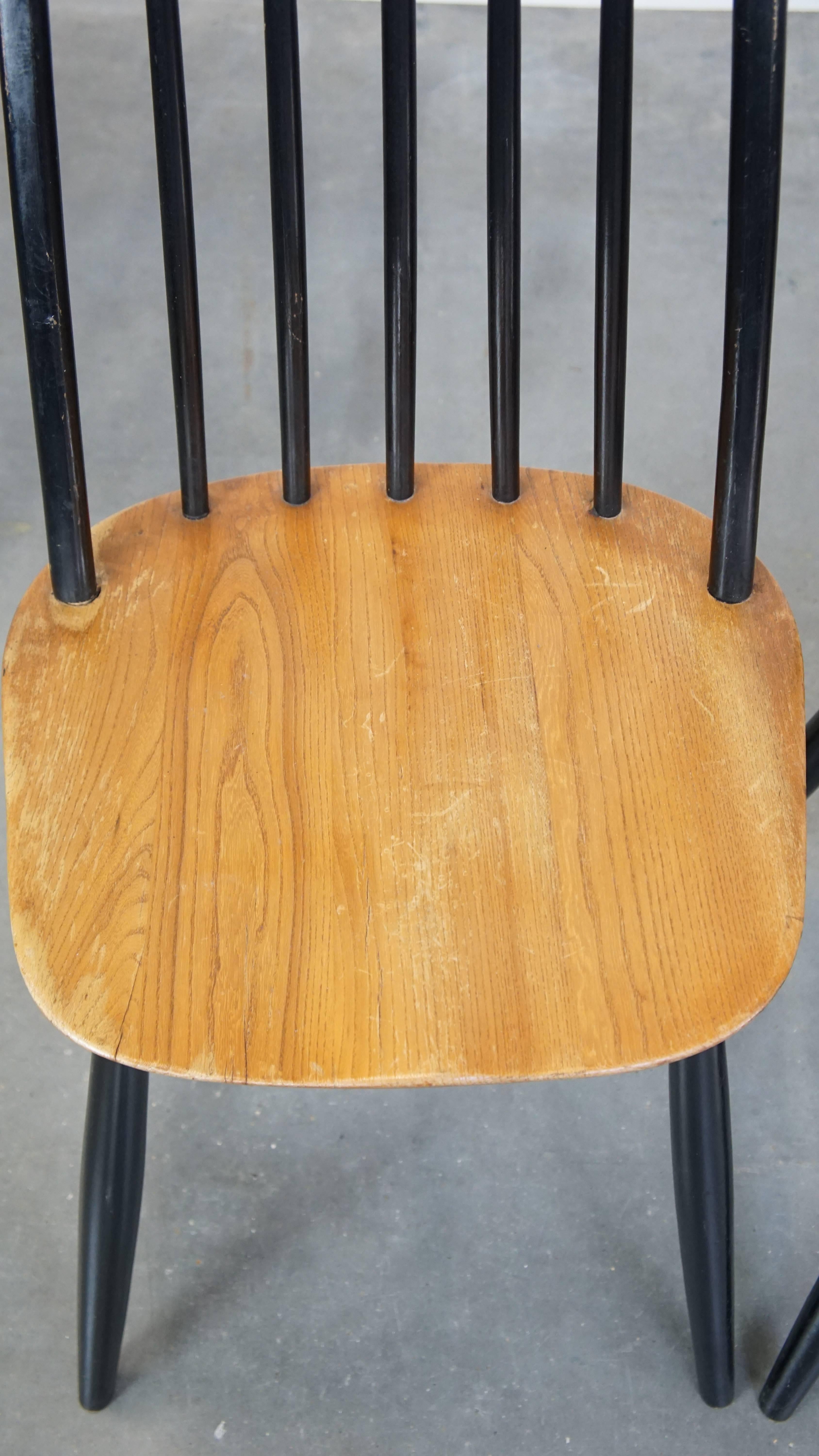 4 Stühle mit schwarzer Spindelrückenlehne und brauner Sitzfläche im Vintage-Design im Angebot 4