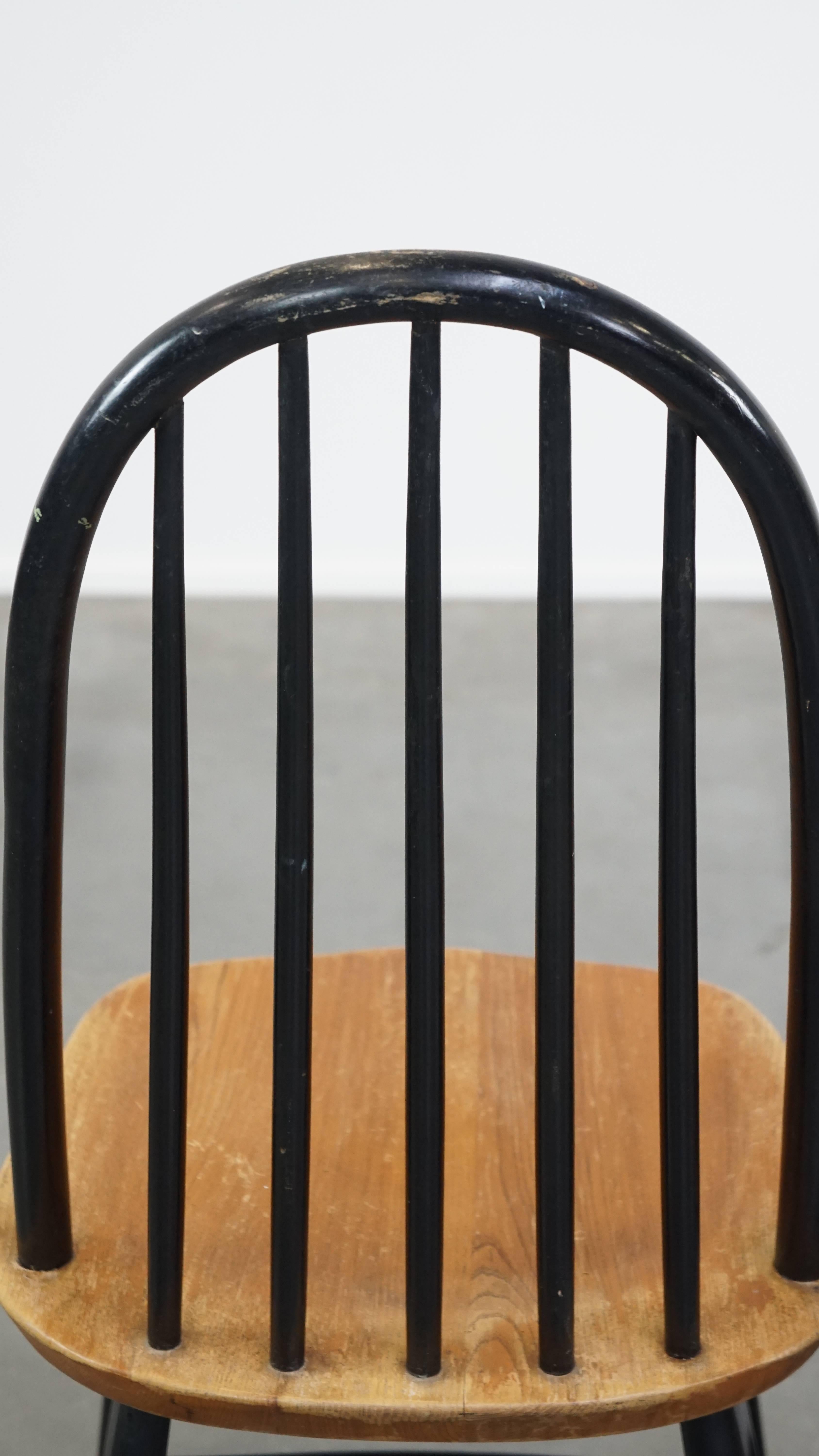 4 Stühle mit schwarzer Spindelrückenlehne und brauner Sitzfläche im Vintage-Design im Angebot 5