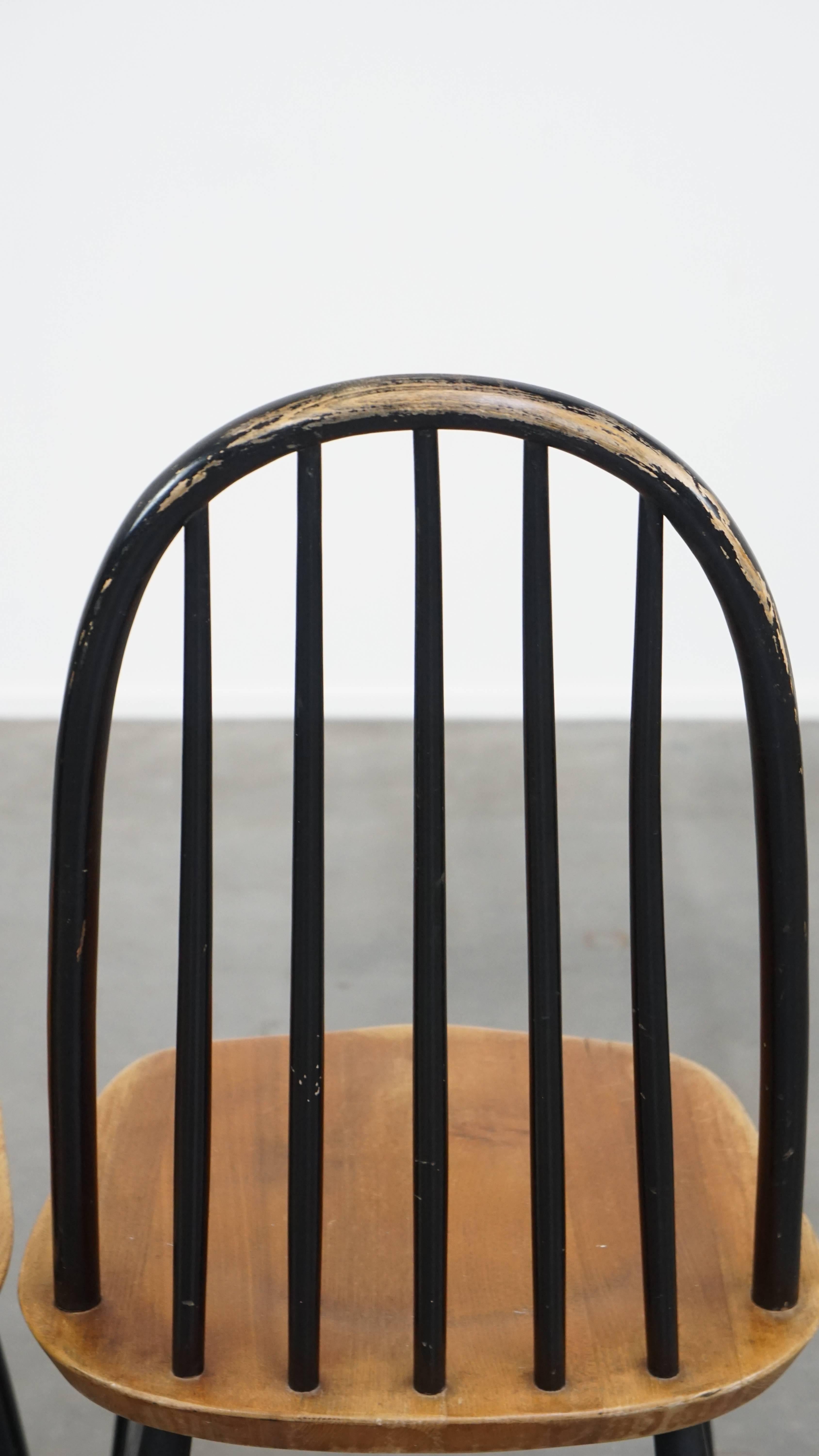 4 Stühle mit schwarzer Spindelrückenlehne und brauner Sitzfläche im Vintage-Design im Angebot 6